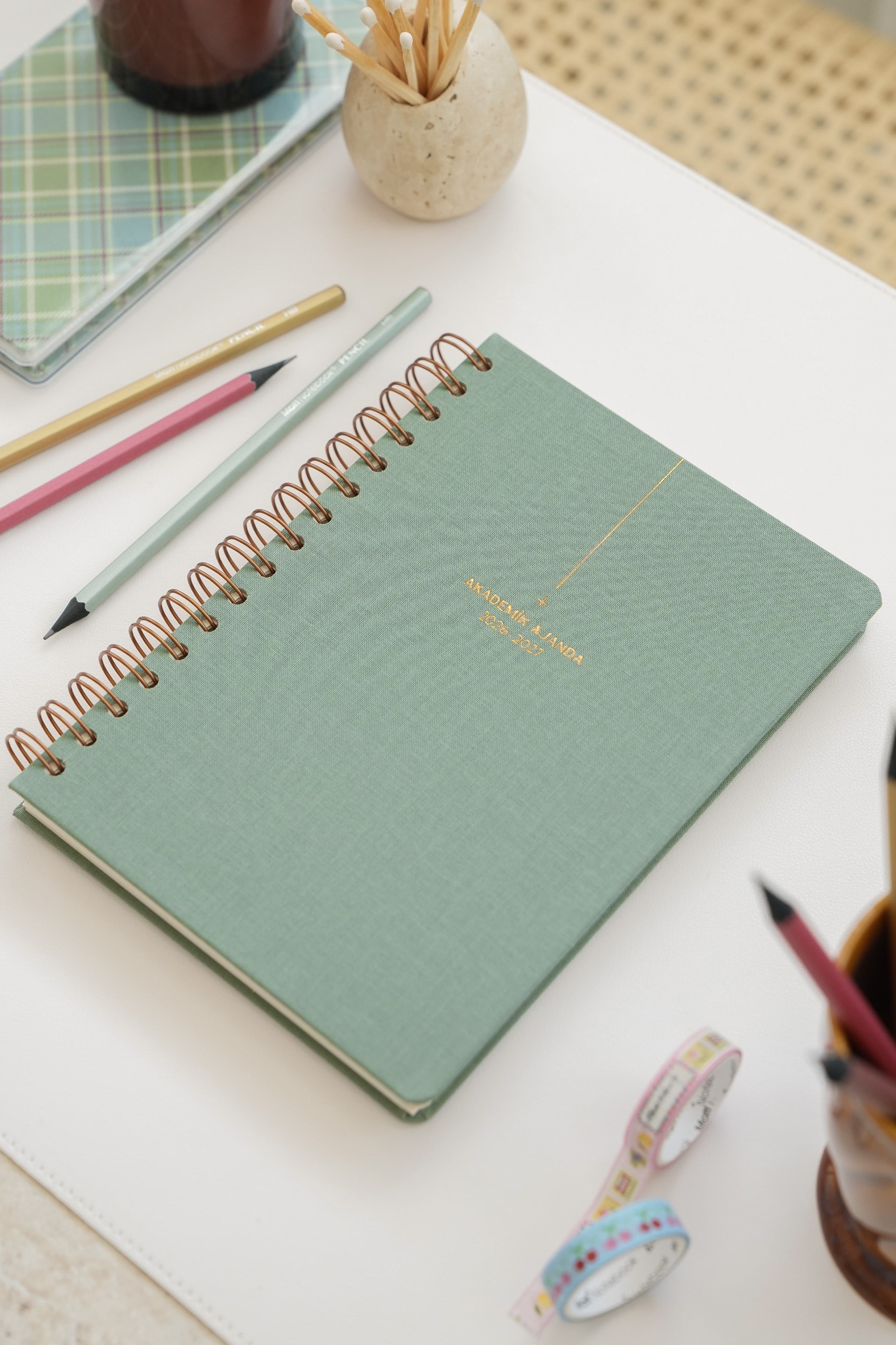 Matt Notebook 2026-2027 A5 Keten Akademik Ajanda Spiralli 15x21 cm - 17 Aylık Yeşil
