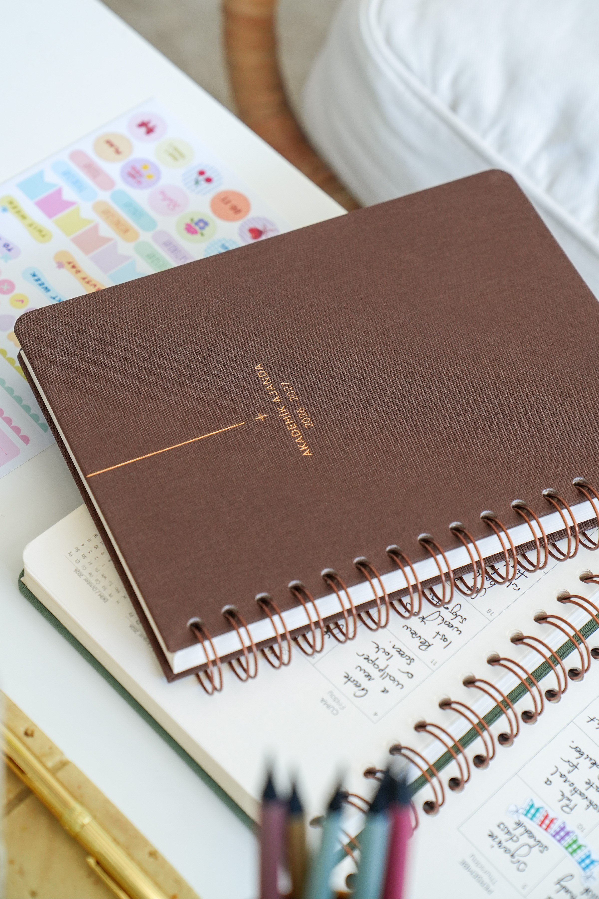 Matt Notebook 2026-2027 A5 Keten Akademik Ajanda Spiralli 15x21 cm - 17 Aylık Kahverengi