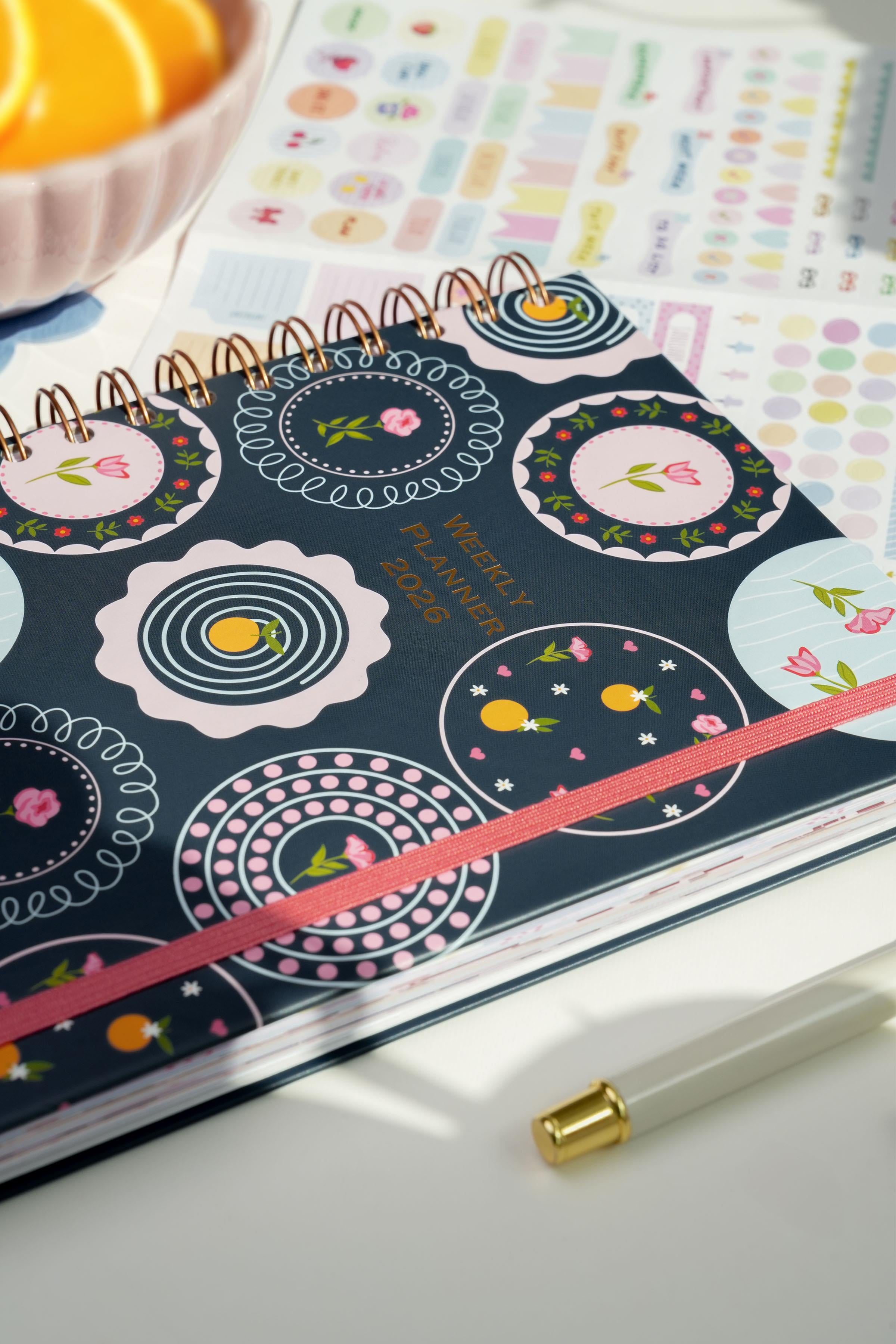 Matt Notebook 2026 Yılı A5 Haftalık Ajanda Spiralli 15x21 cm - 12 Aylık - Motivasyon Sayfalı Çiçekler