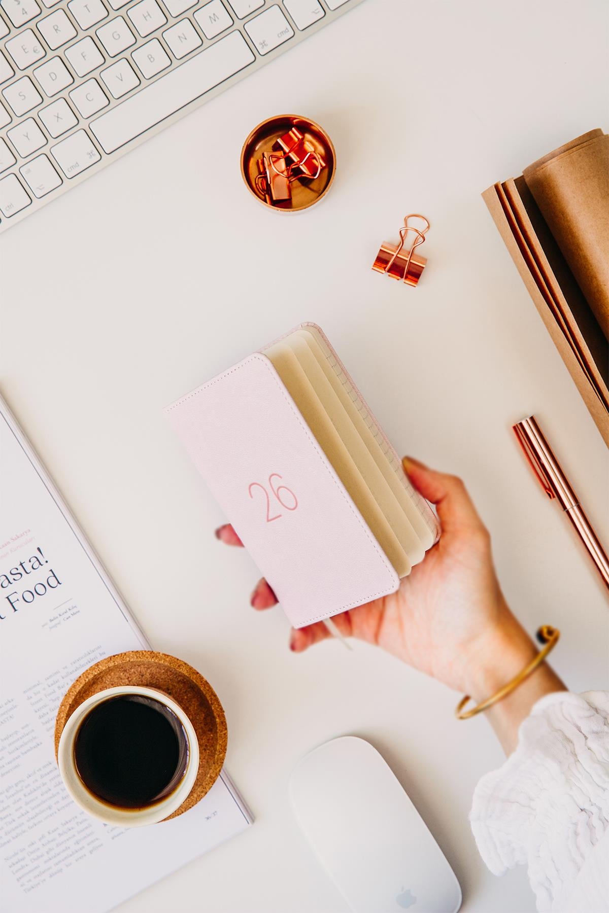 Matt Notebook 2026 Yılı Lastikli Günlük Cep Ajandası 12 Aylık Pembe