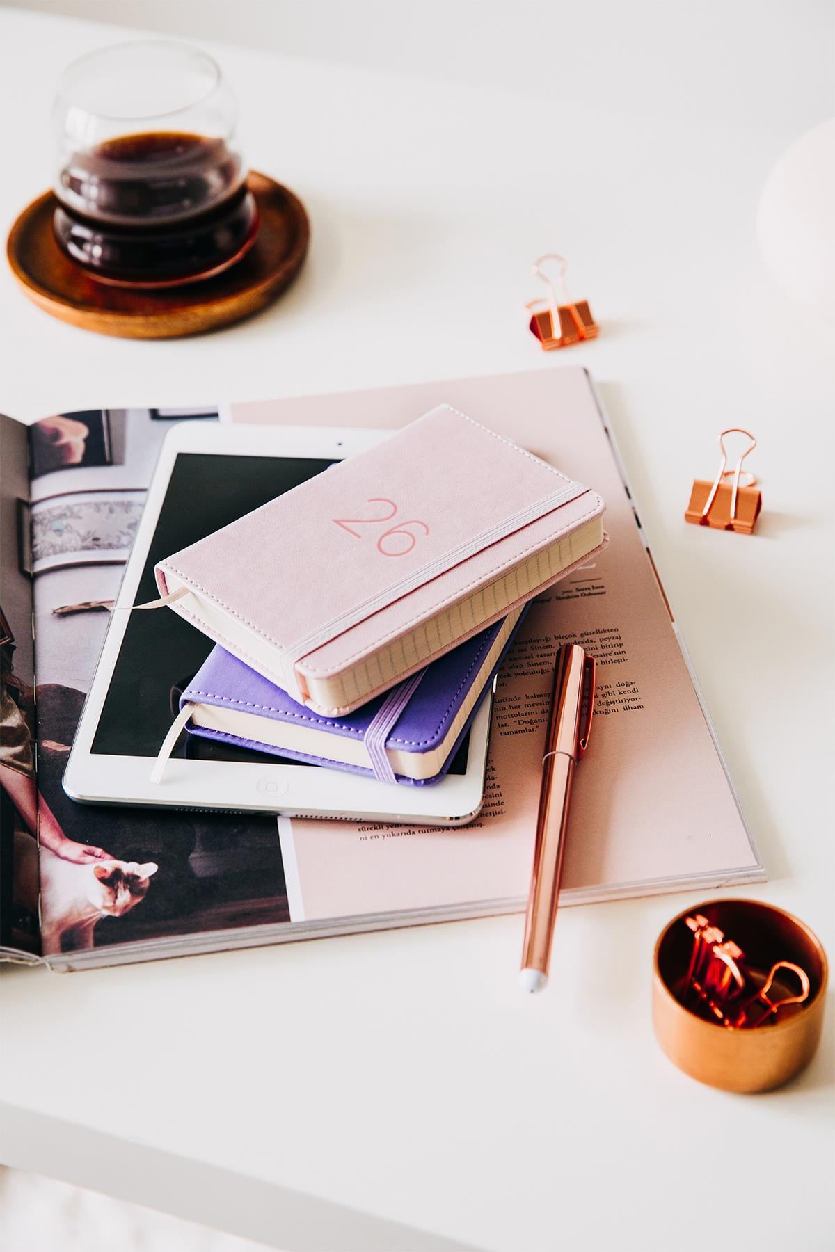 Matt Notebook 2026 Yılı Lastikli Günlük Cep Ajandası 12 Aylık Pembe
