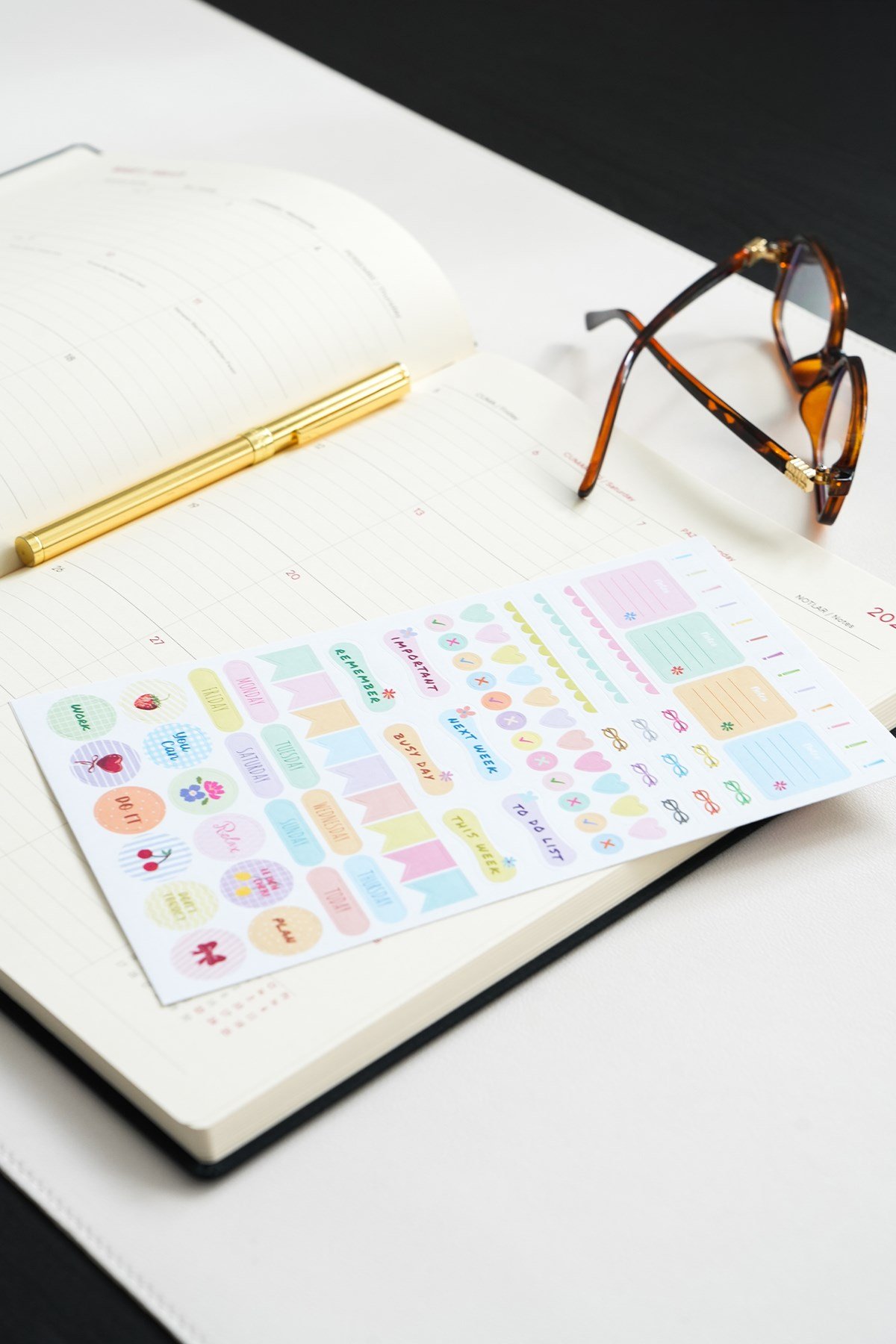 Matt Notebook 2027 Yılı 20x27 cm Keten Haftalık Planlayıcı Ajanda Siyah