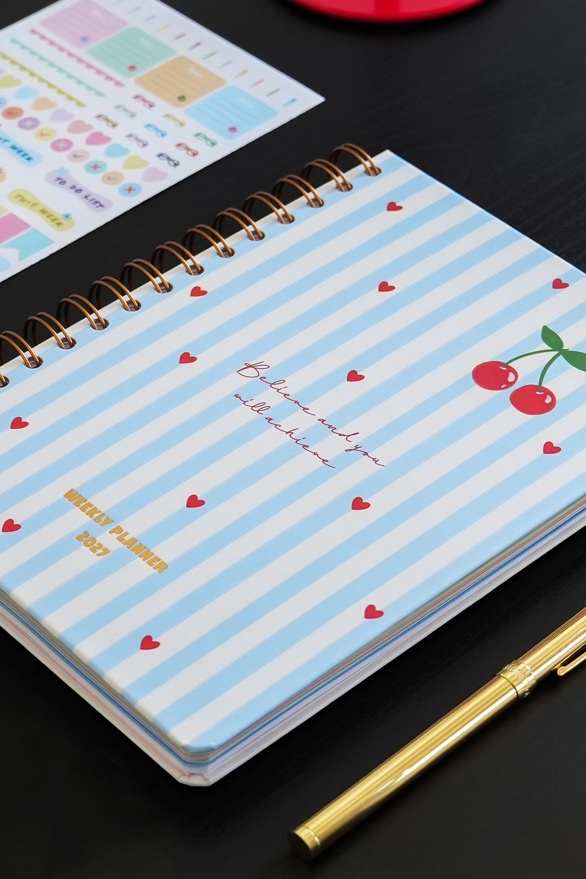 Matt Notebook 2027 Yılı A5 Haftalık Ajanda Spiralli 15x21 cm - 12 Aylık - Motivasyon Sayfalı Kiraz
