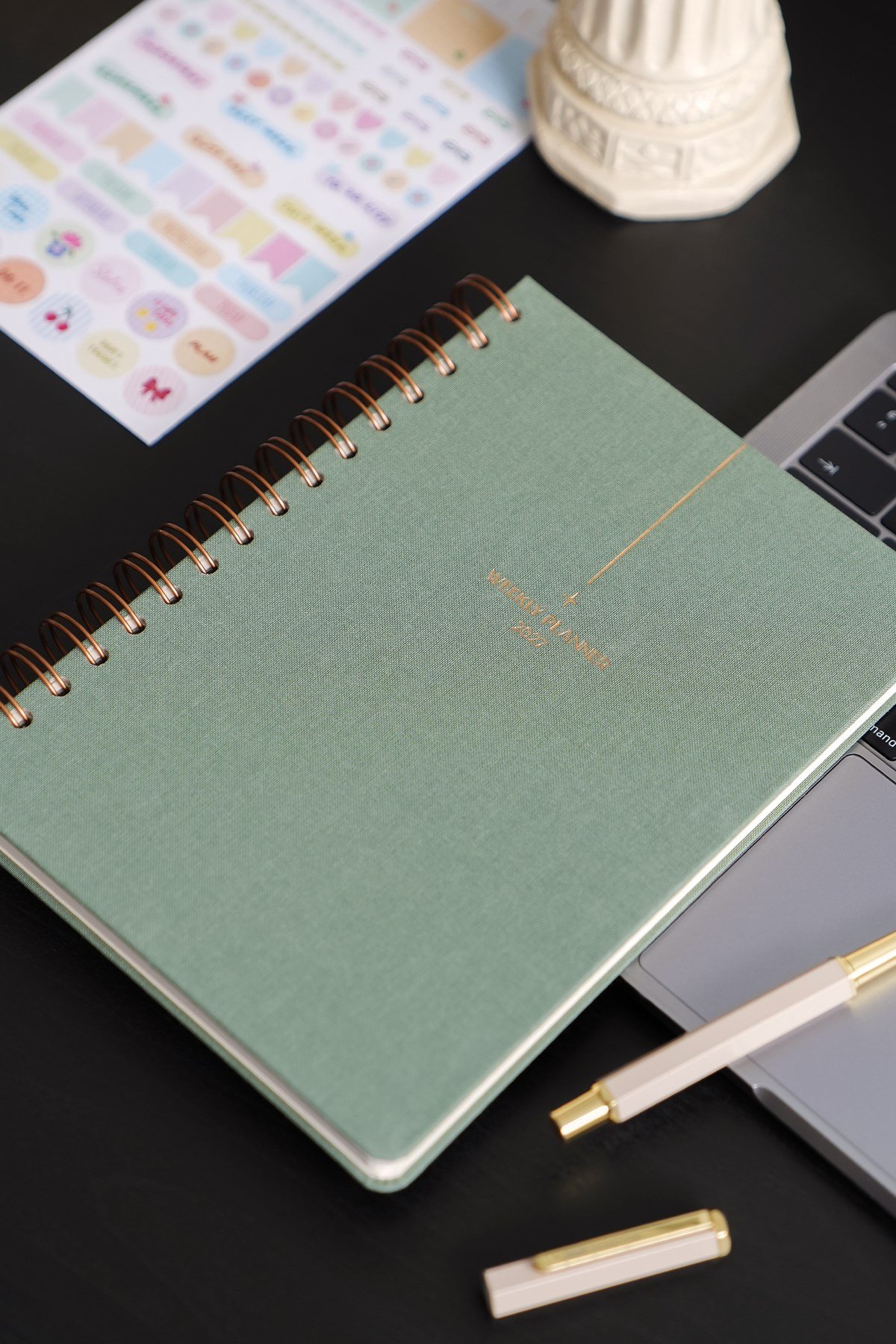 Matt Notebook 2027 Yılı A5 Keten Ajanda Spiralli 15x21 cm - 12 Aylık Yeşil