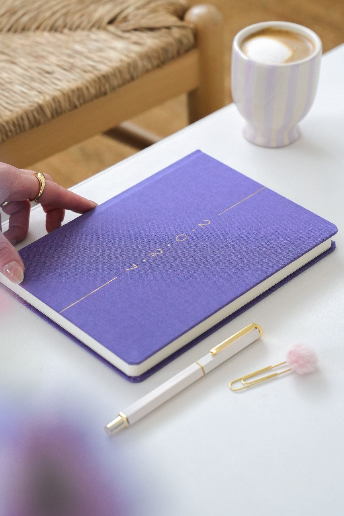Matt Notebook 2027 Yılı A5 Keten Haftalık Ajanda 15x21 cm - 12 Aylık Lila