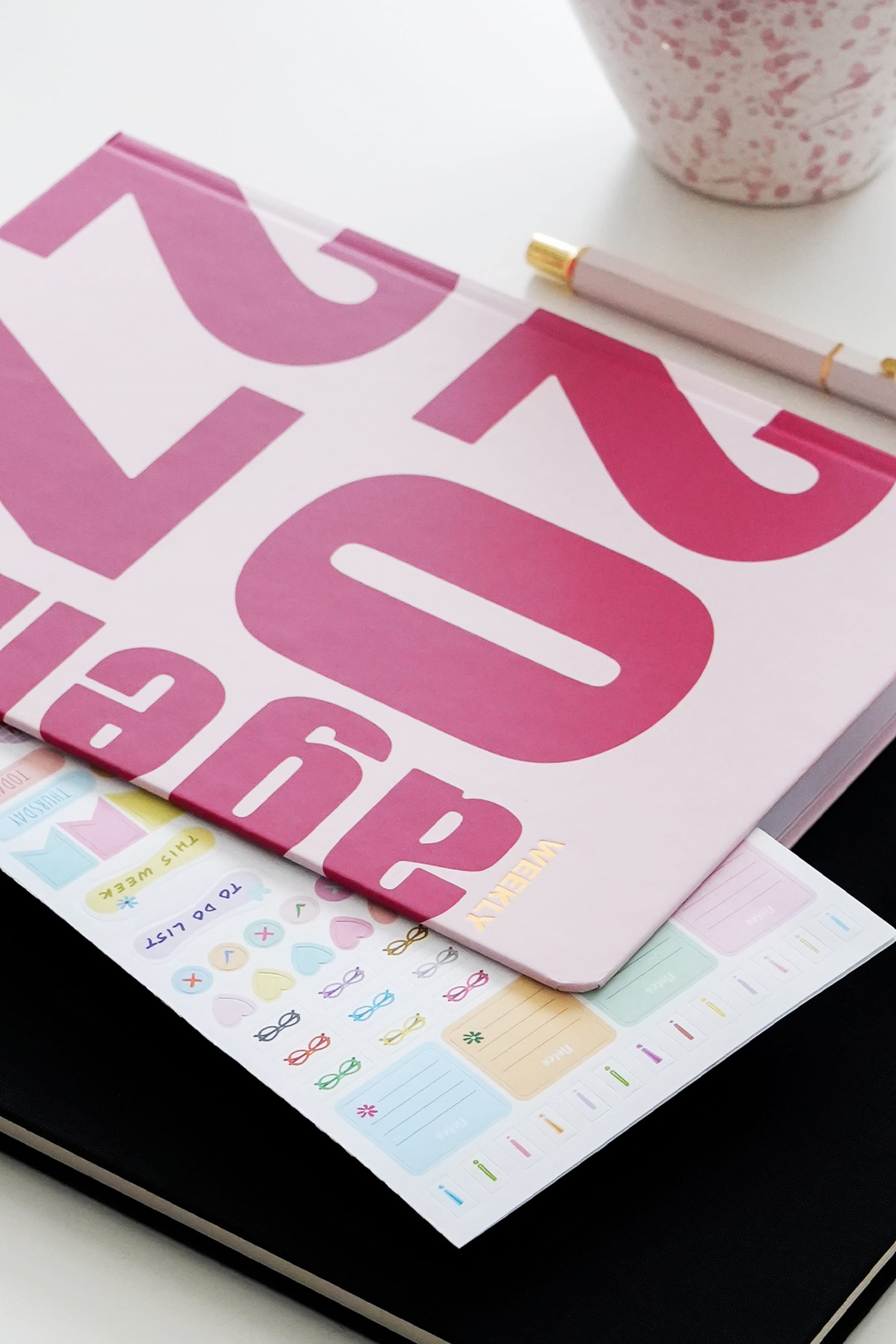 Matt Notebook 2027 Yılı B5 Haftalık Ajanda 17x24 cm - 12 Aylık Pembe