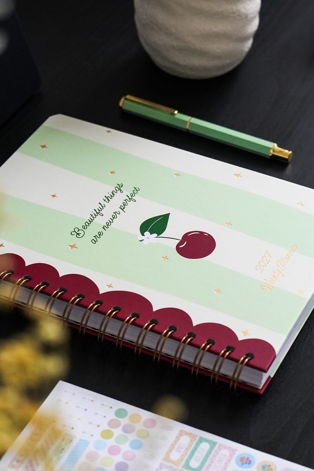 Matt Notebook 2027 Yılı B5 Haftalık Ajanda Spiralli 17x24 cm - 12 Aylık Kiraz