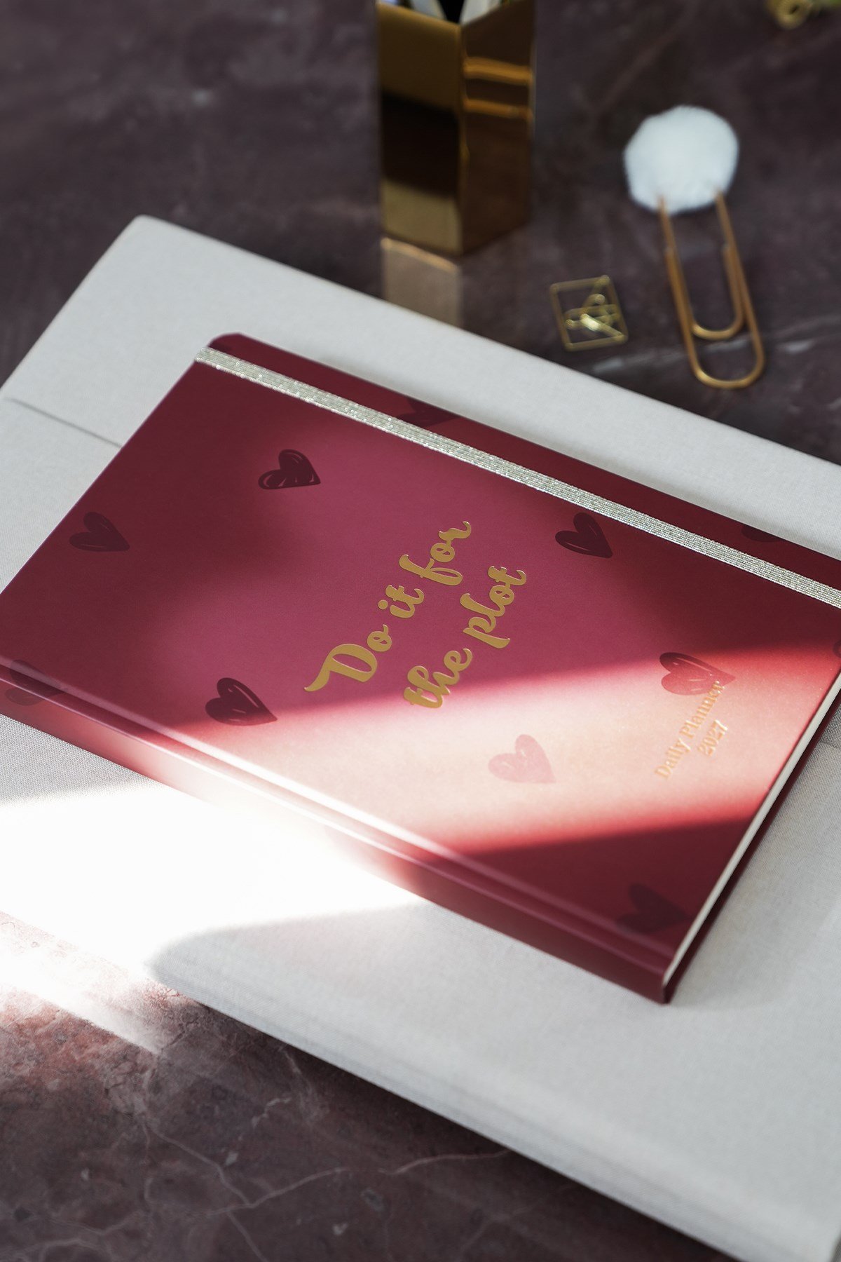 Matt Notebook 2027 Yılı Günlük Ajanda 16x24 cm - 12 Aylık Kalpler