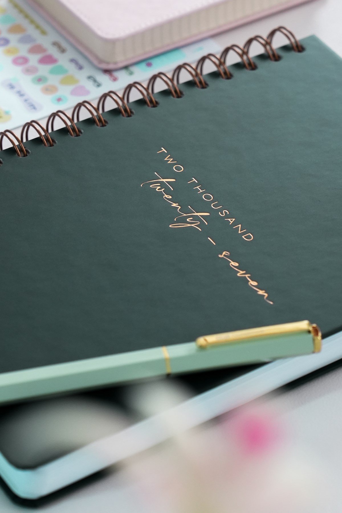 Matt Notebook 2027 Yılı Günlük Spiralli Ajanda 16x24 cm - 12 Aylık Two Thousand Twenty Seven