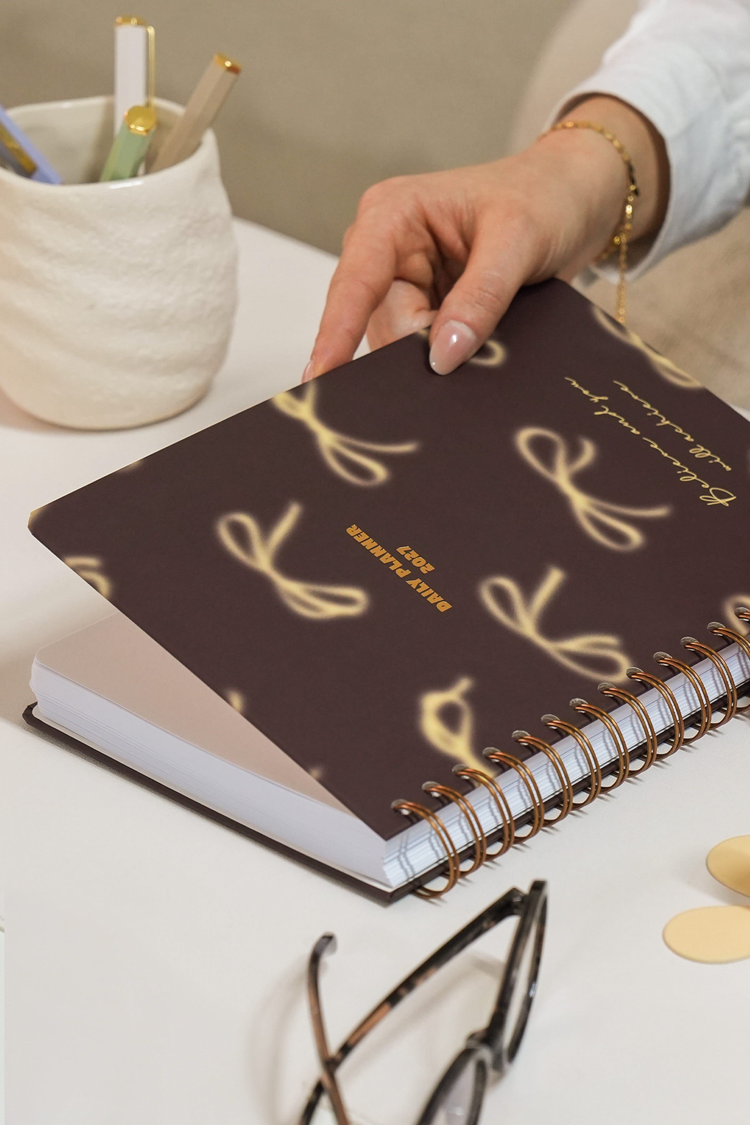 Matt Notebook 2027 Yılı Günlük Spiralli Ajanda 16x24 cm - 12 Aylık Fiyonk