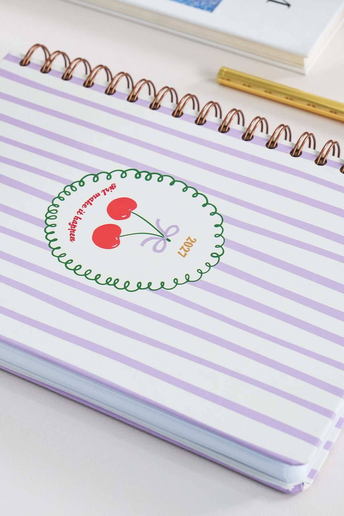 Matt Notebook 2027 Yılı Günlük Spiralli Ajanda 16x24 cm - 12 Aylık Kiraz