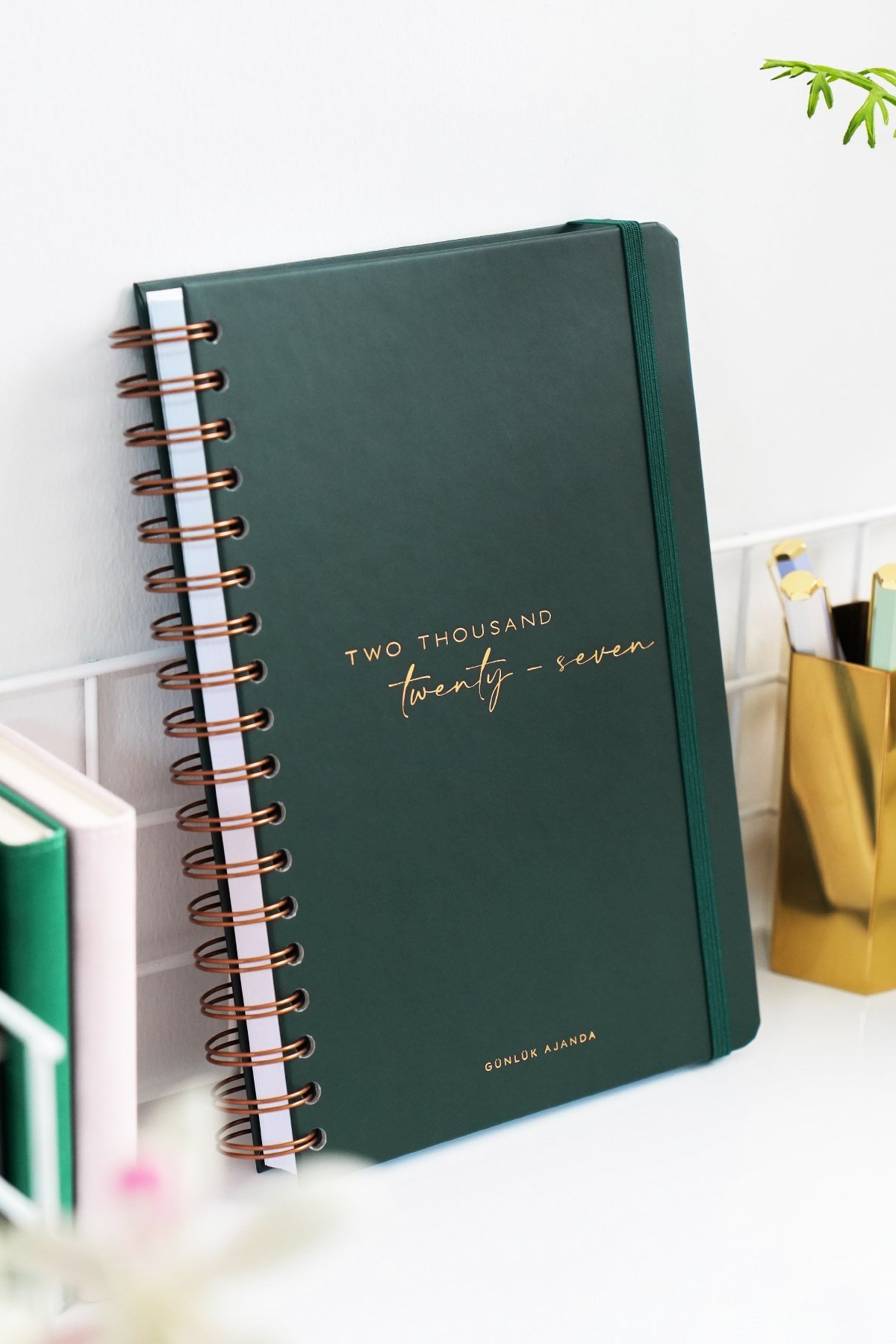 Matt Notebook 2027 Yılı Günlük Spiralli Ajanda 16x24 cm - 12 Aylık Two Thousand Twenty Seven