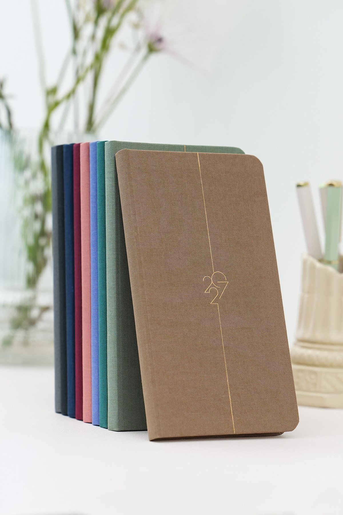 Matt Notebook 2027 Yılı Haftalık Keten 9x17 cm Cep Ajandası 12 Aylık Sütlü Kahve