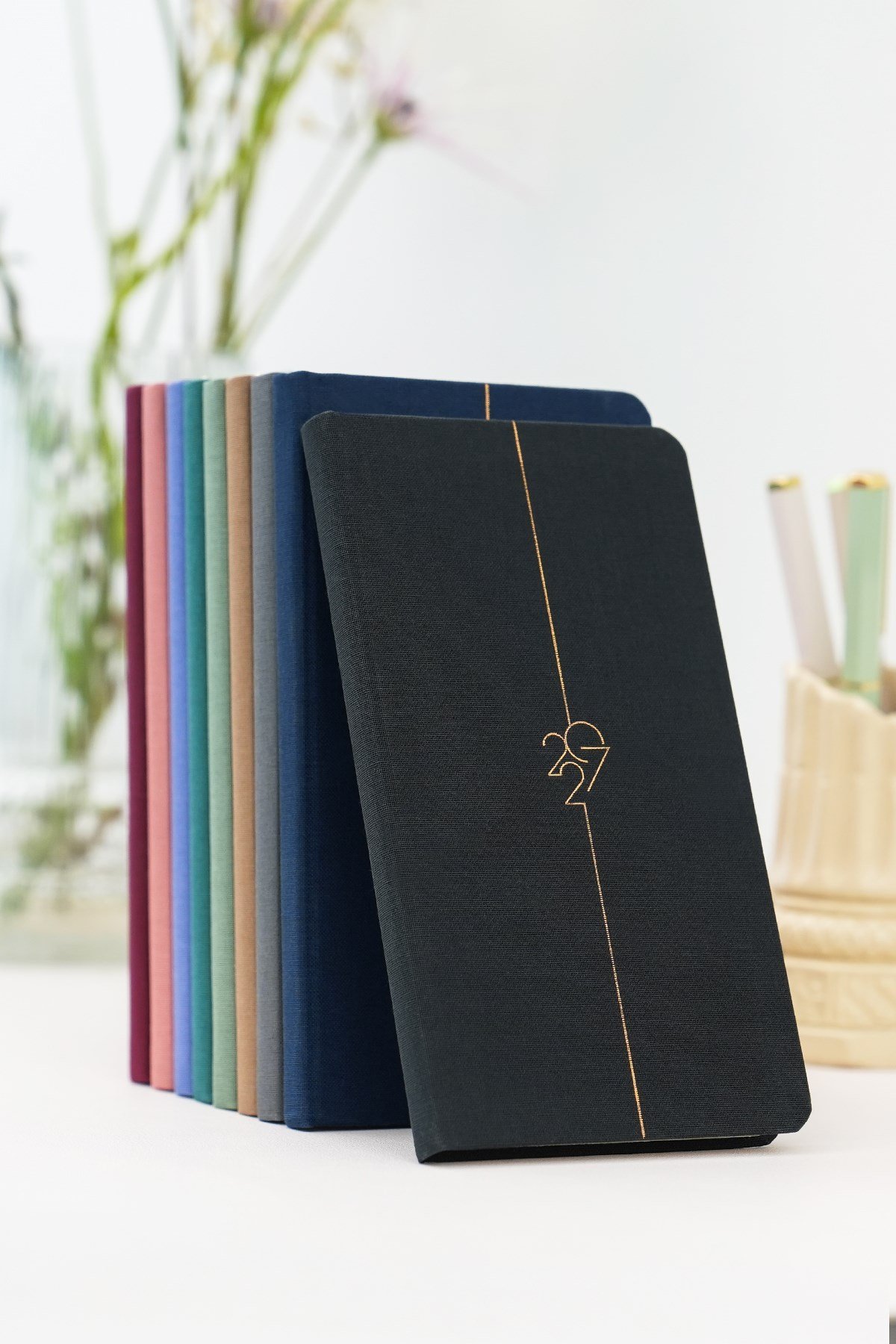 Matt Notebook 2027 Yılı Haftalık Keten 9x17 cm Cep Ajandası 12 Aylık Siyah