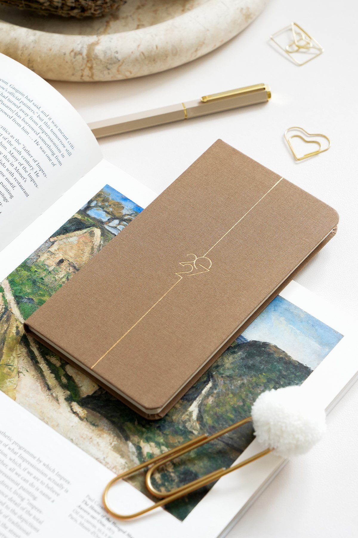 Matt Notebook 2027 Yılı Haftalık Keten 9x17 cm Cep Ajandası 12 Aylık Sütlü Kahve
