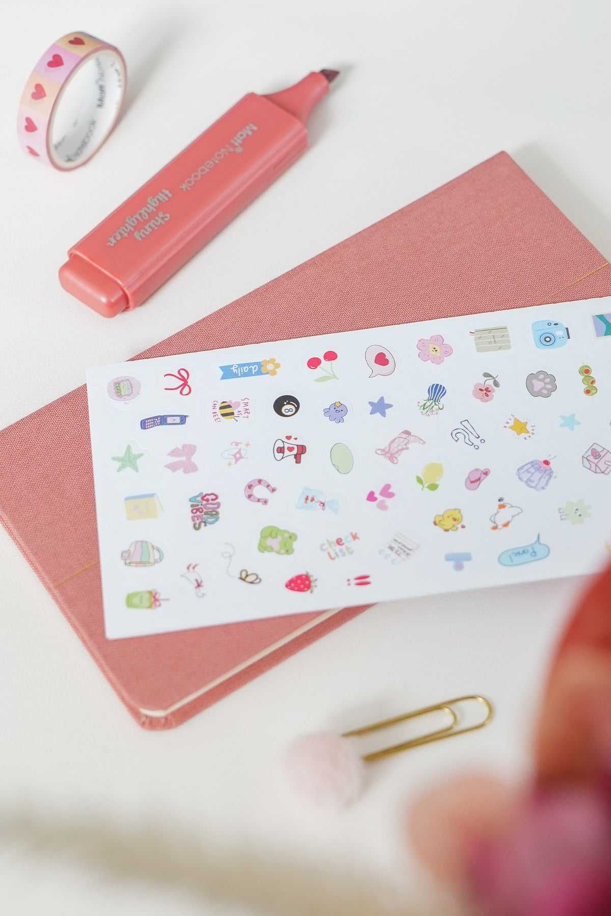 Matt Notebook 2027 Yılı Haftalık Keten 9x17 cm Cep Ajandası 12 Aylık Pembe