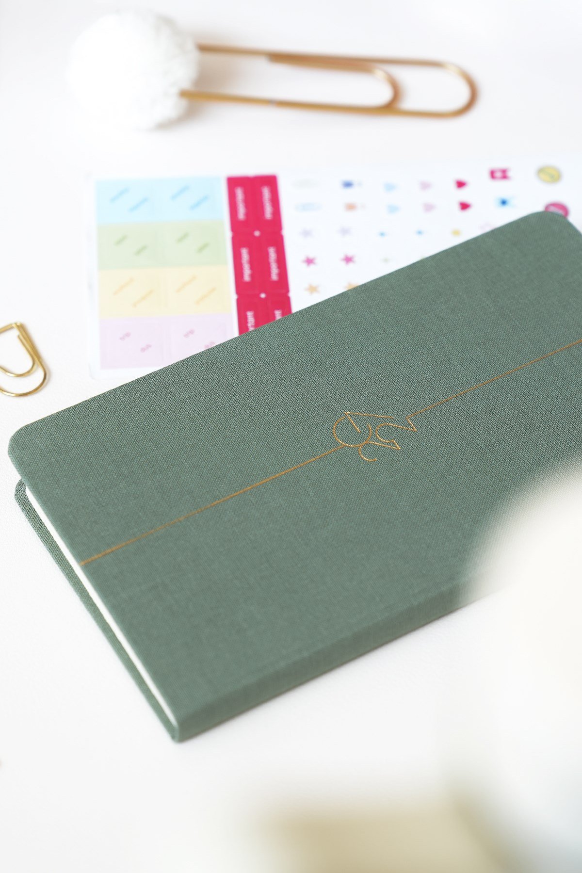 Matt Notebook 2027 Yılı Haftalık Keten 9x17 cm Cep Ajandası 12 Aylık Yeşil