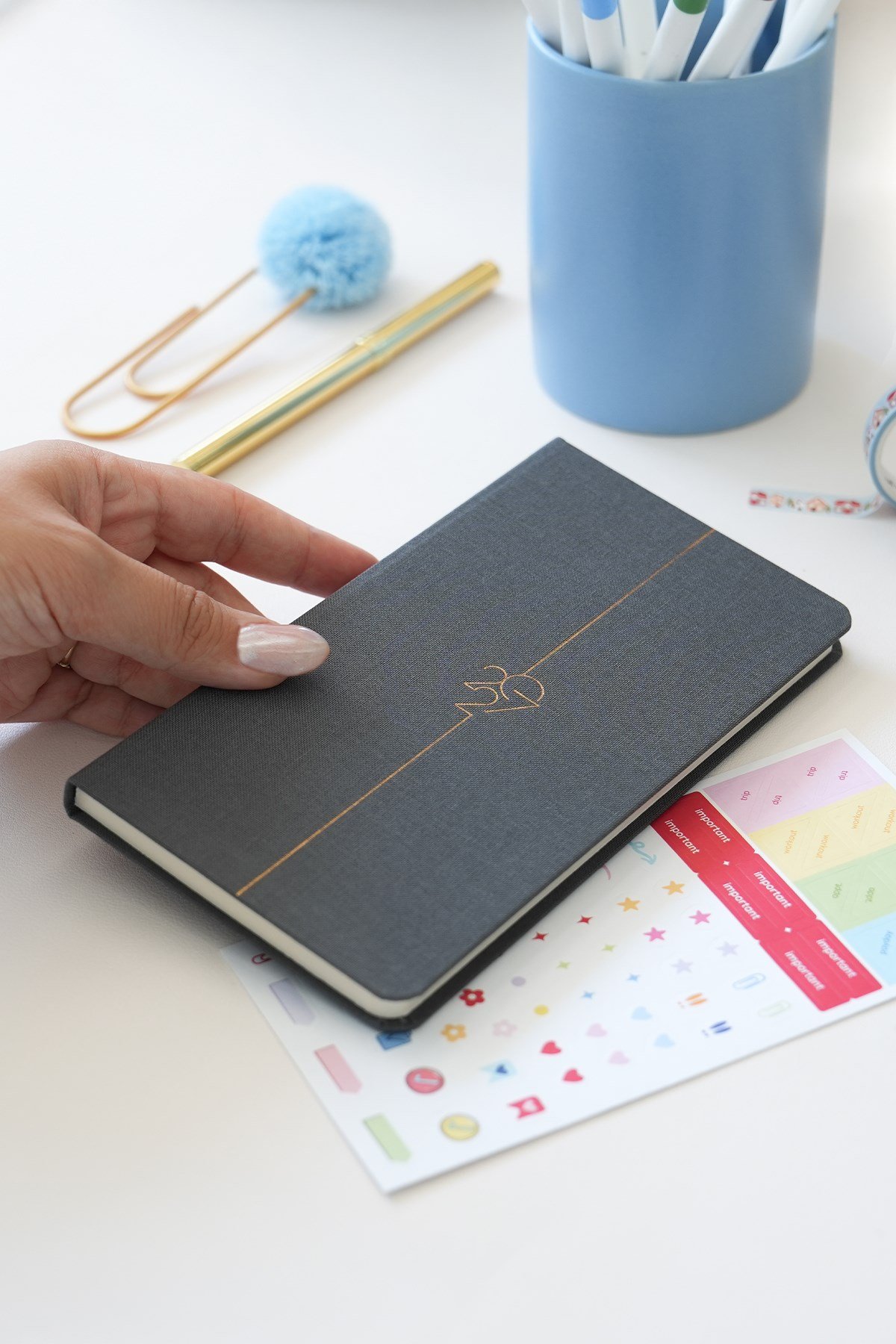 Matt Notebook 2027 Yılı Haftalık Keten 9x17 cm Cep Ajandası 12 Aylık Füme