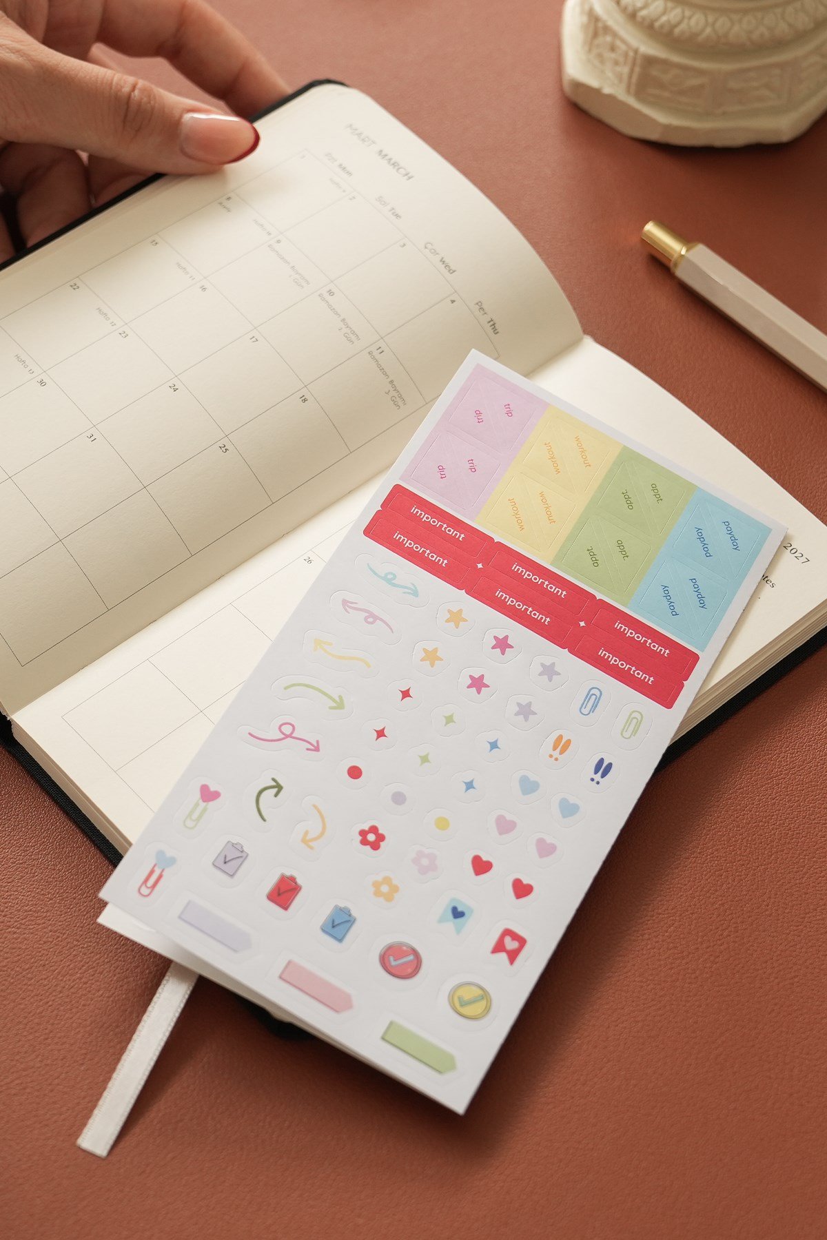 Matt Notebook 2027 Yılı Haftalık Keten 9x17 cm Cep Ajandası 12 Aylık Siyah