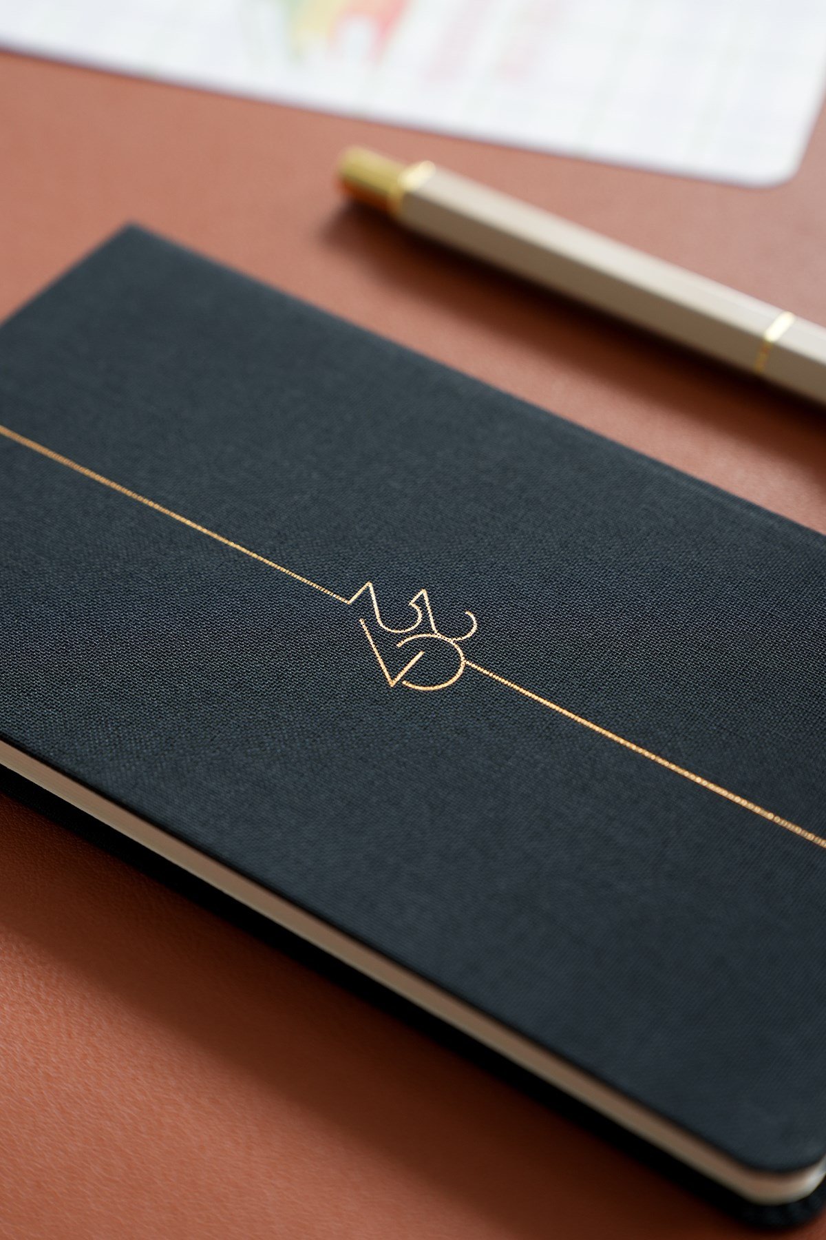 Matt Notebook 2027 Yılı Haftalık Keten 9x17 cm Cep Ajandası 12 Aylık Siyah