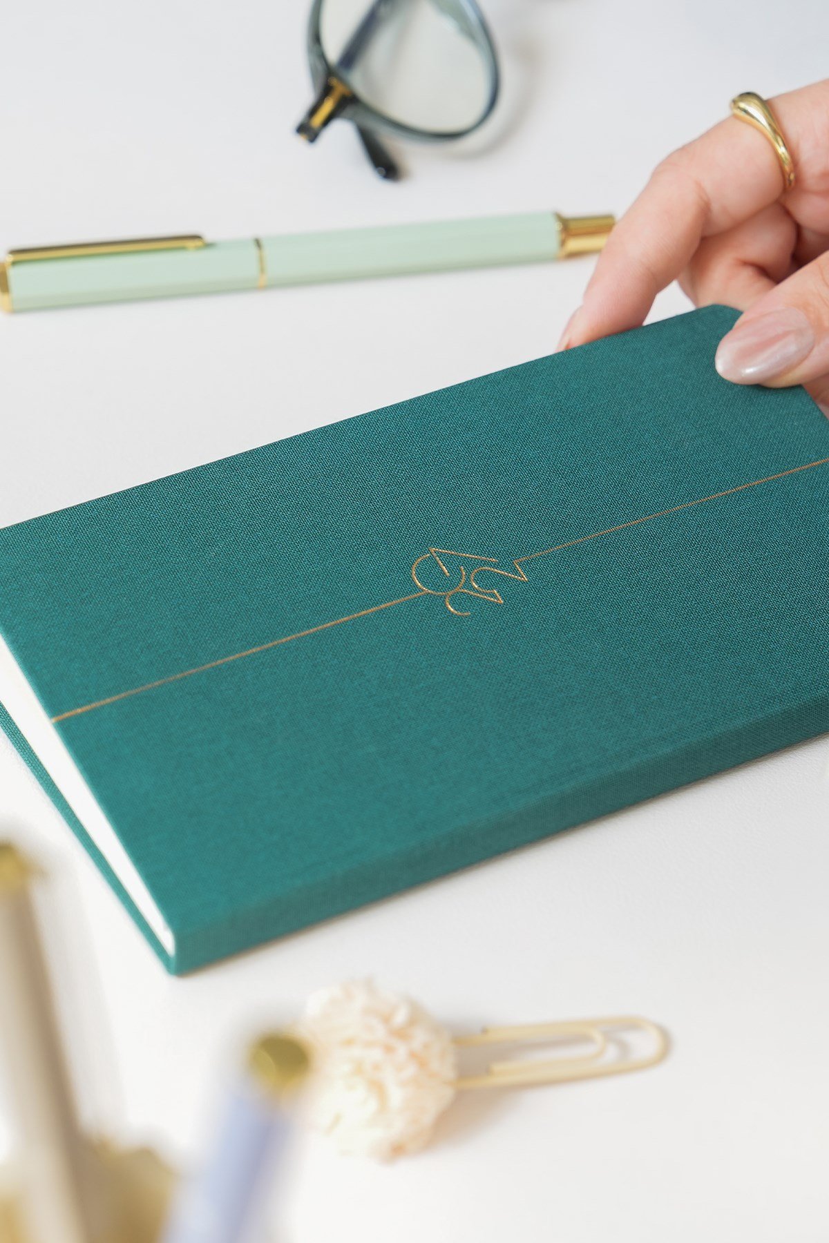 Matt Notebook 2027 Yılı Haftalık Keten 9x17 cm Cep Ajandası 12 Aylık Koyu Yeşil