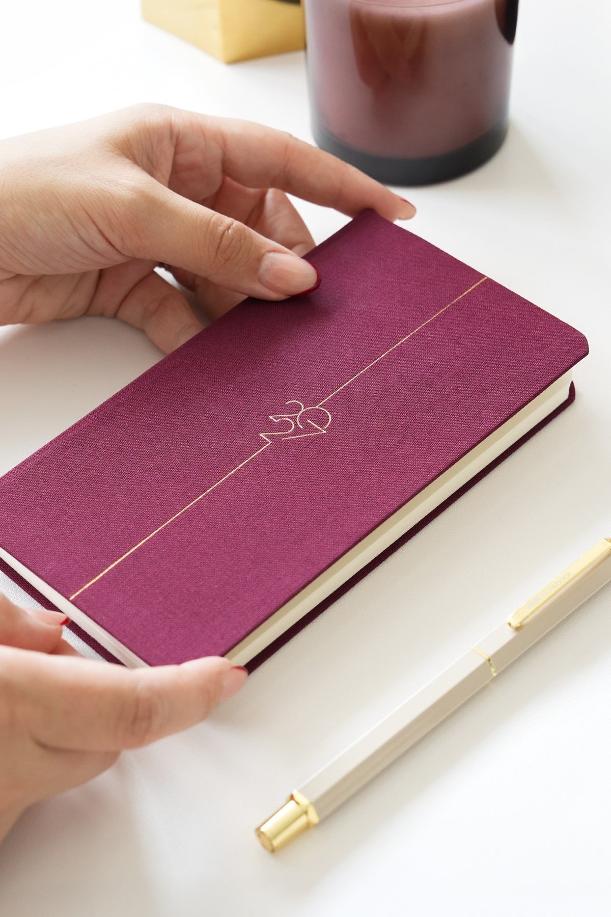 Matt Notebook 2027 Yılı Haftalık Keten 9x17 cm Cep Ajandası 12 Aylık Bordo