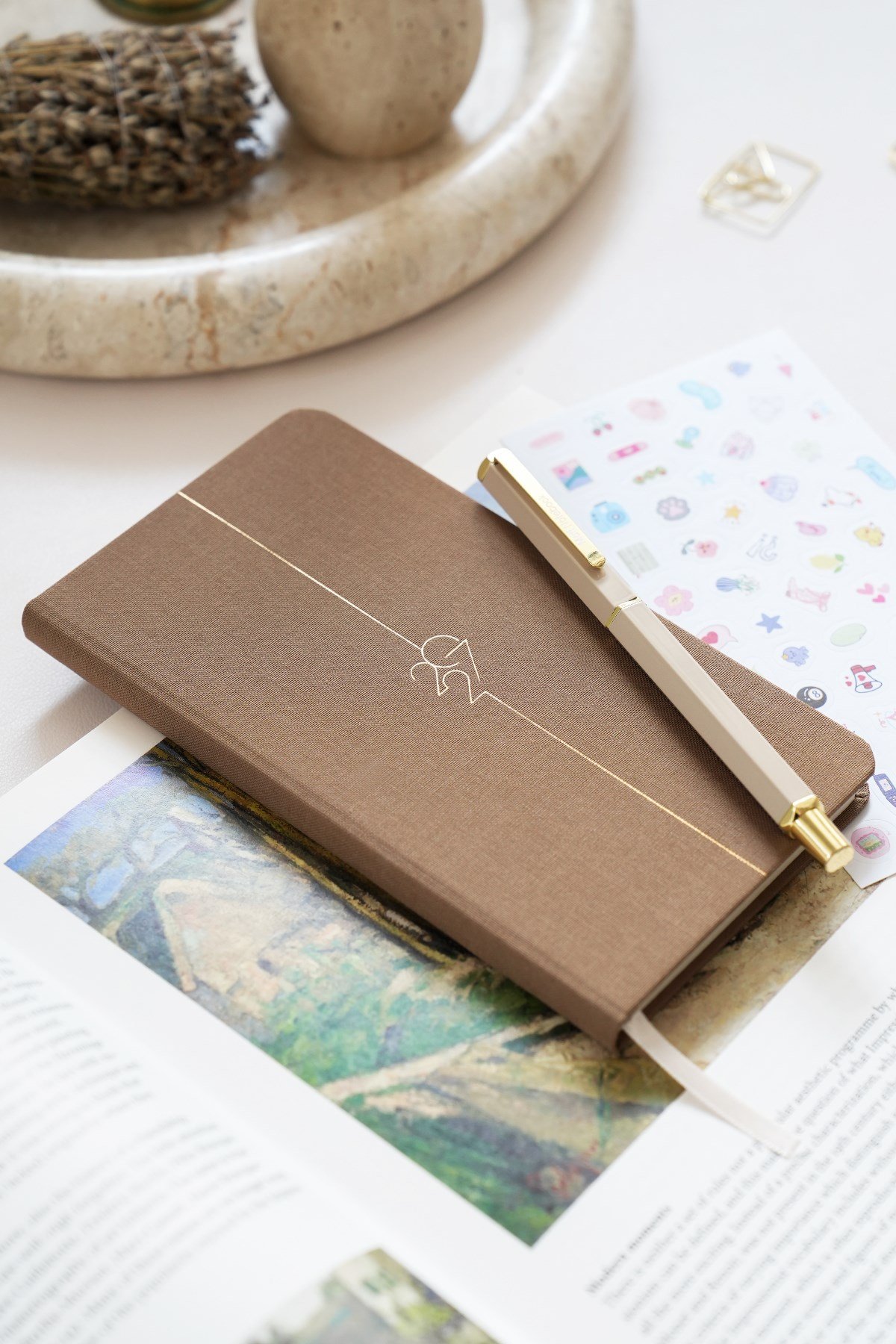 Matt Notebook 2027 Yılı Haftalık Keten 9x17 cm Cep Ajandası 12 Aylık Sütlü Kahve