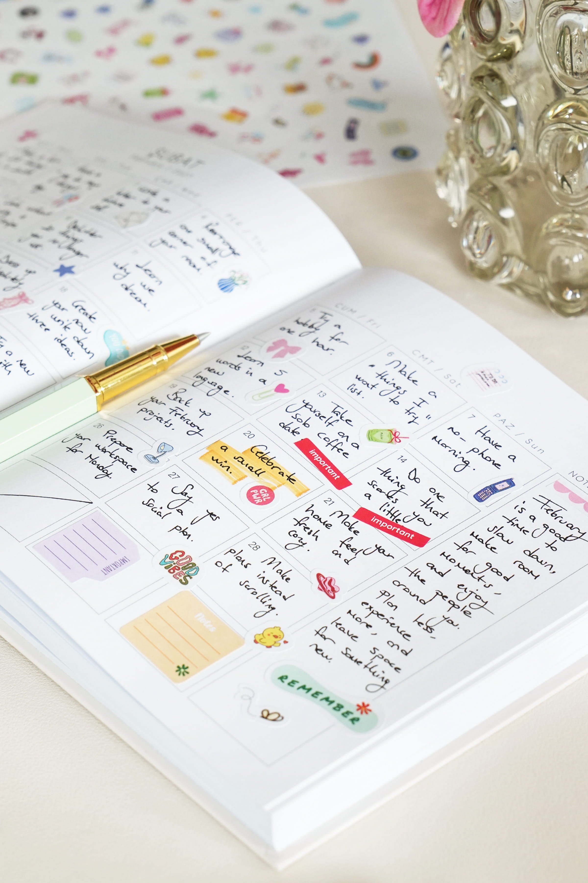 Matt Notebook 2027 Yılı Kare Haftalık Ajanda 15x15 cm Kiraz