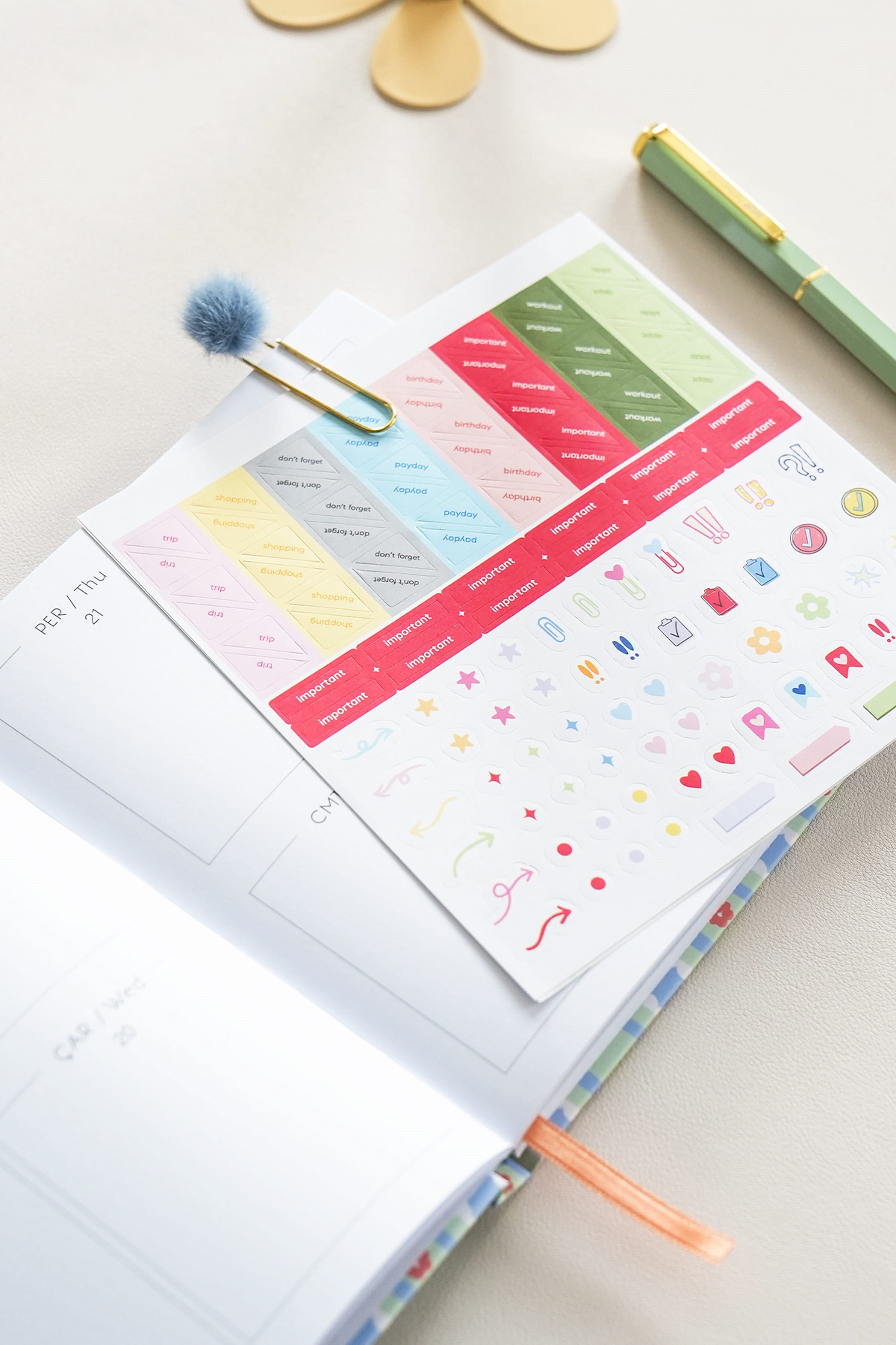 Matt Notebook 2027 Yılı Kare Haftalık Ajanda 15x15 cm Çiçekler