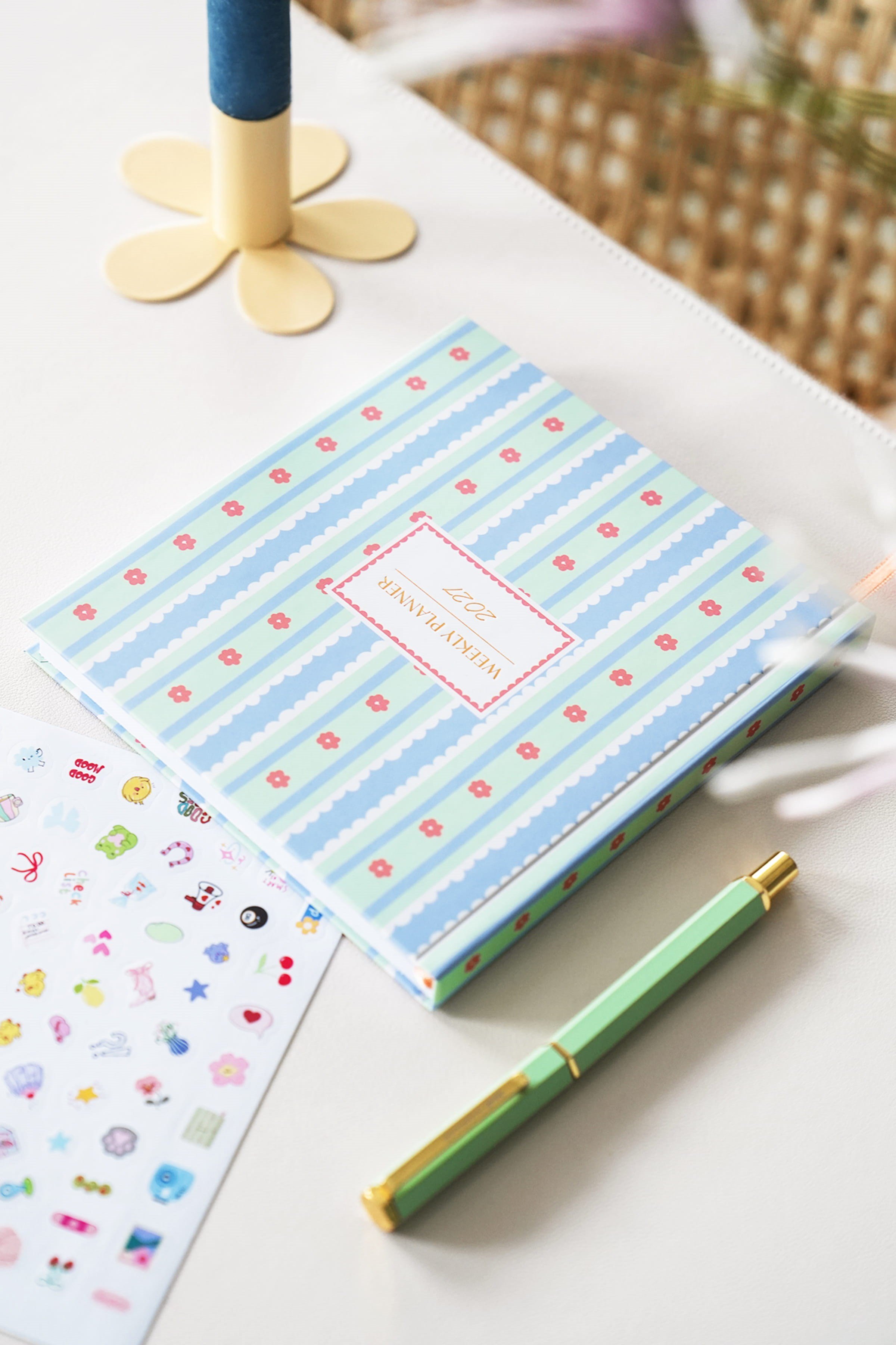 Matt Notebook 2027 Yılı Kare Haftalık Ajanda 15x15 cm Çiçekler
