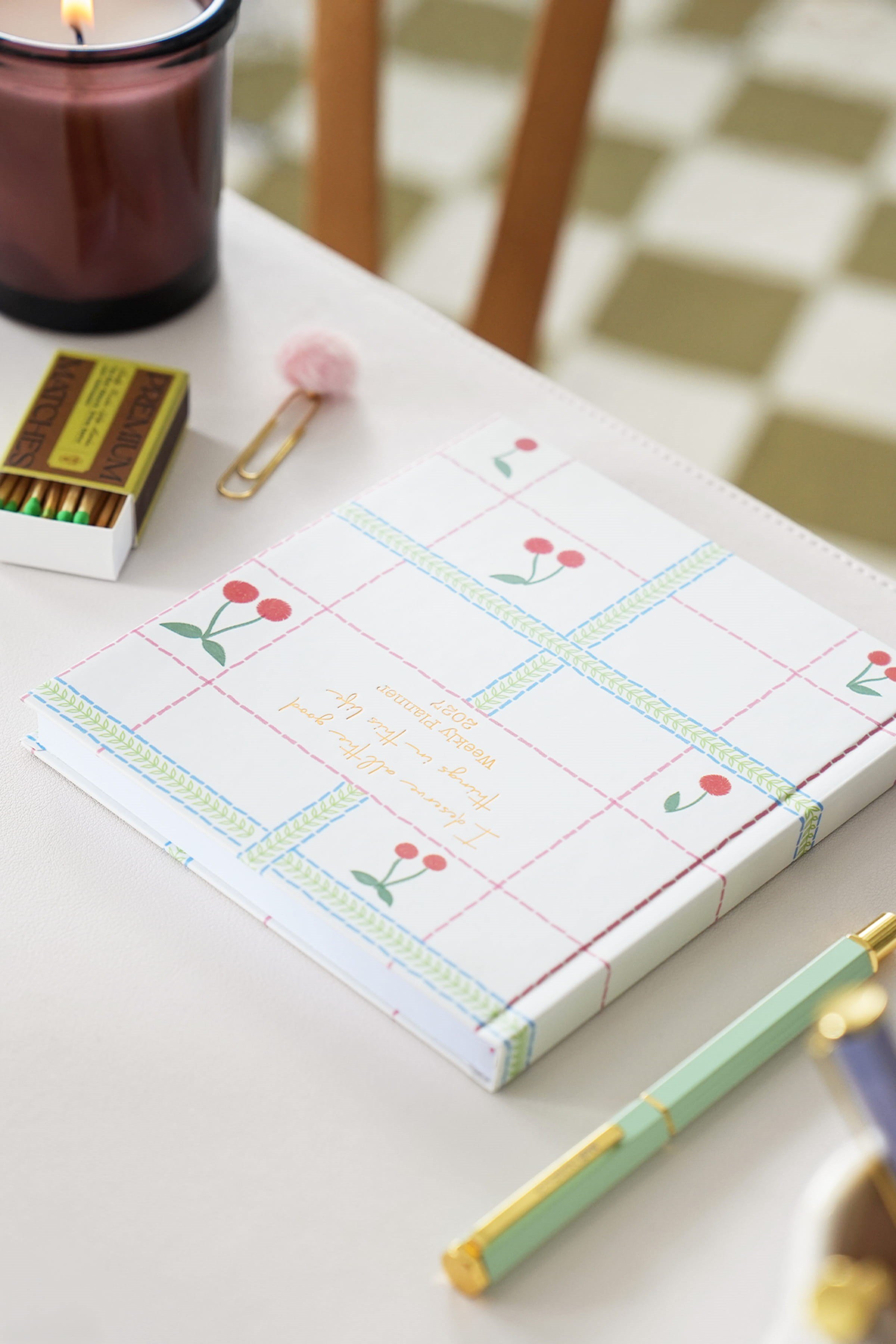 Matt Notebook 2027 Yılı Kare Haftalık Ajanda 15x15 cm Kiraz