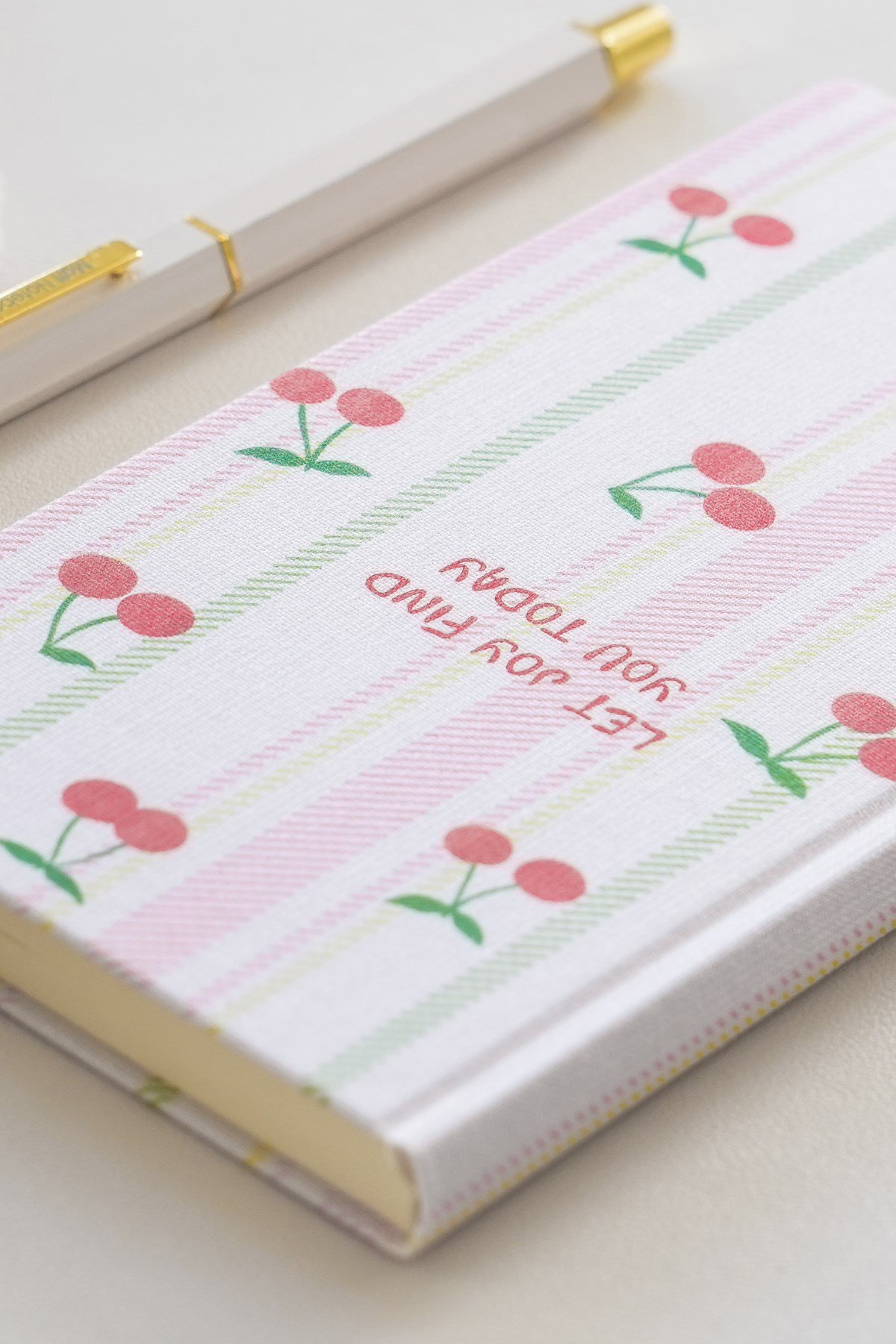 Matt Notebook 2027 Yılı Keten Haftalık Planlayıcı Kareli Cep Ajandası 9x18 cm Kiraz