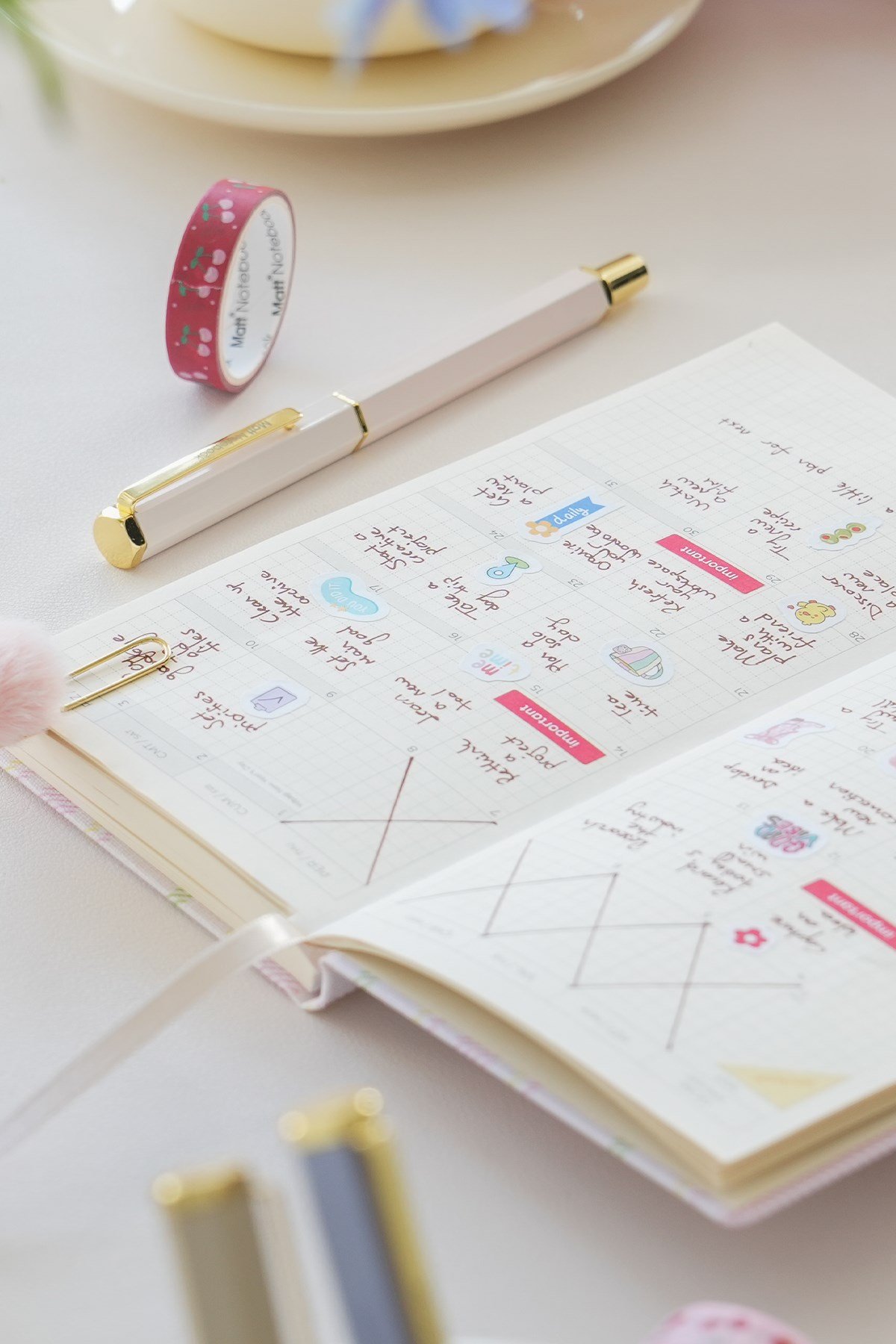 Matt Notebook 2027 Yılı Keten Haftalık Planlayıcı Kareli Cep Ajandası 9x18 cm Kiraz