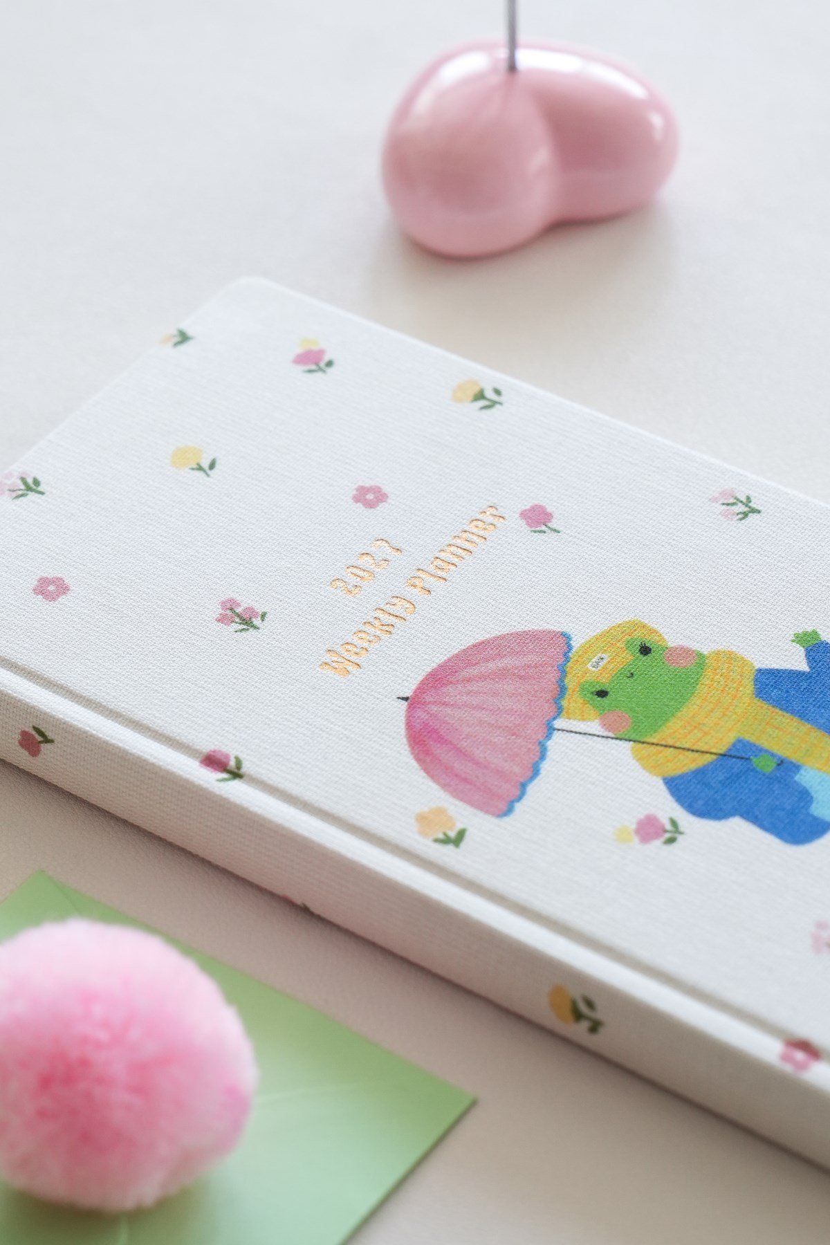 Matt Notebook 2027 Yılı Keten Haftalık Planlayıcı Kareli Cep Ajandası 9x18 cm Kurbağa