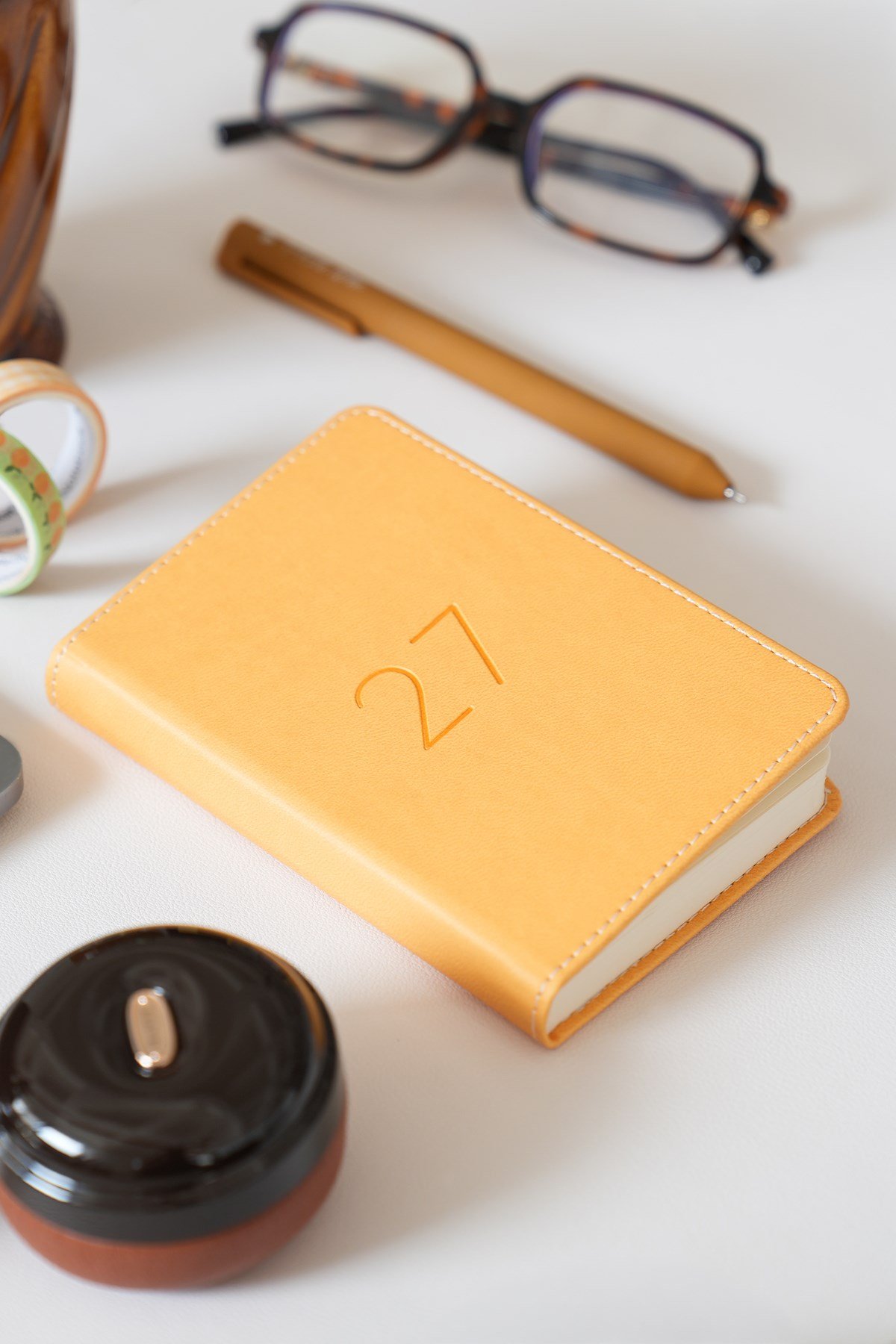 Matt Notebook 2027 Yılı Lastikli Günlük Cep Ajandası 12 Aylık Sarı