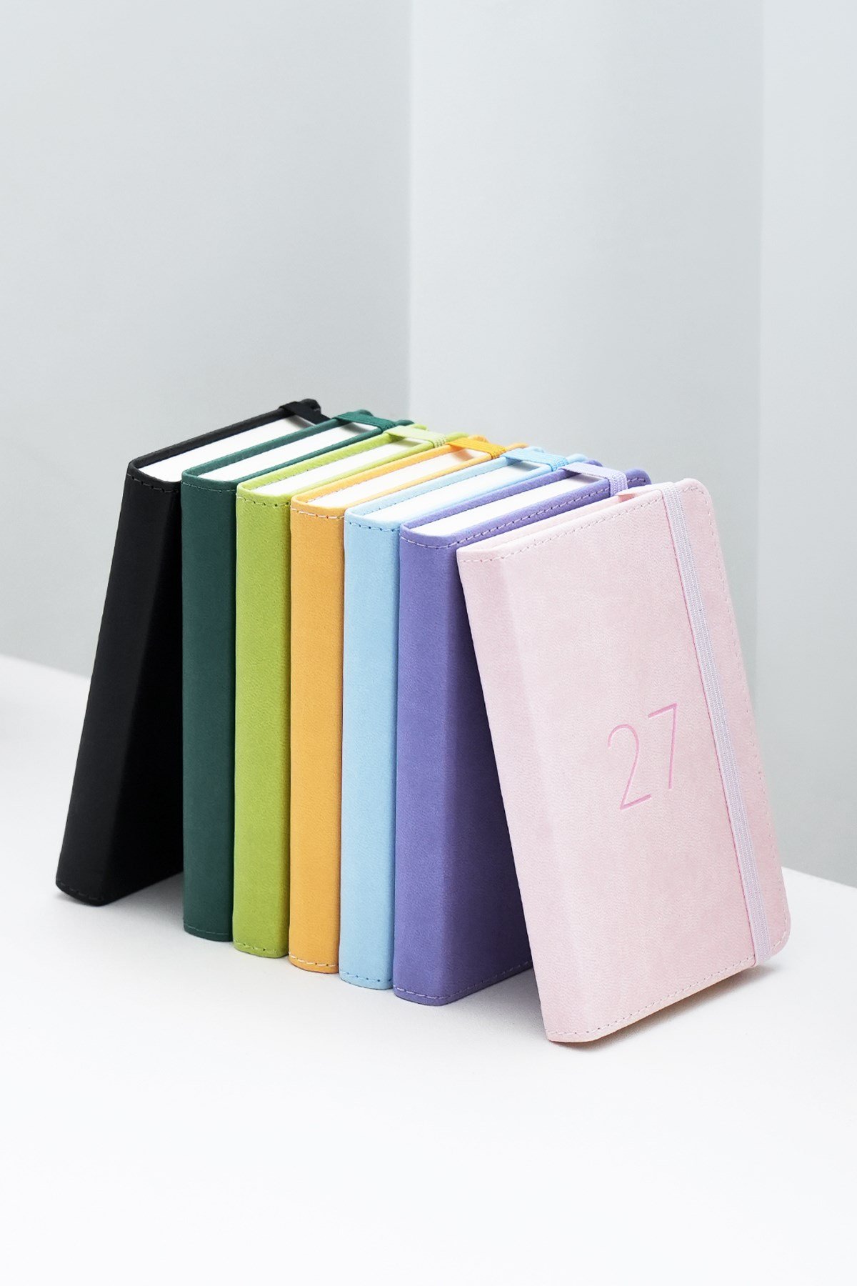 Matt Notebook 2027 Yılı Lastikli Günlük Cep Ajandası 12 Aylık Siyah
