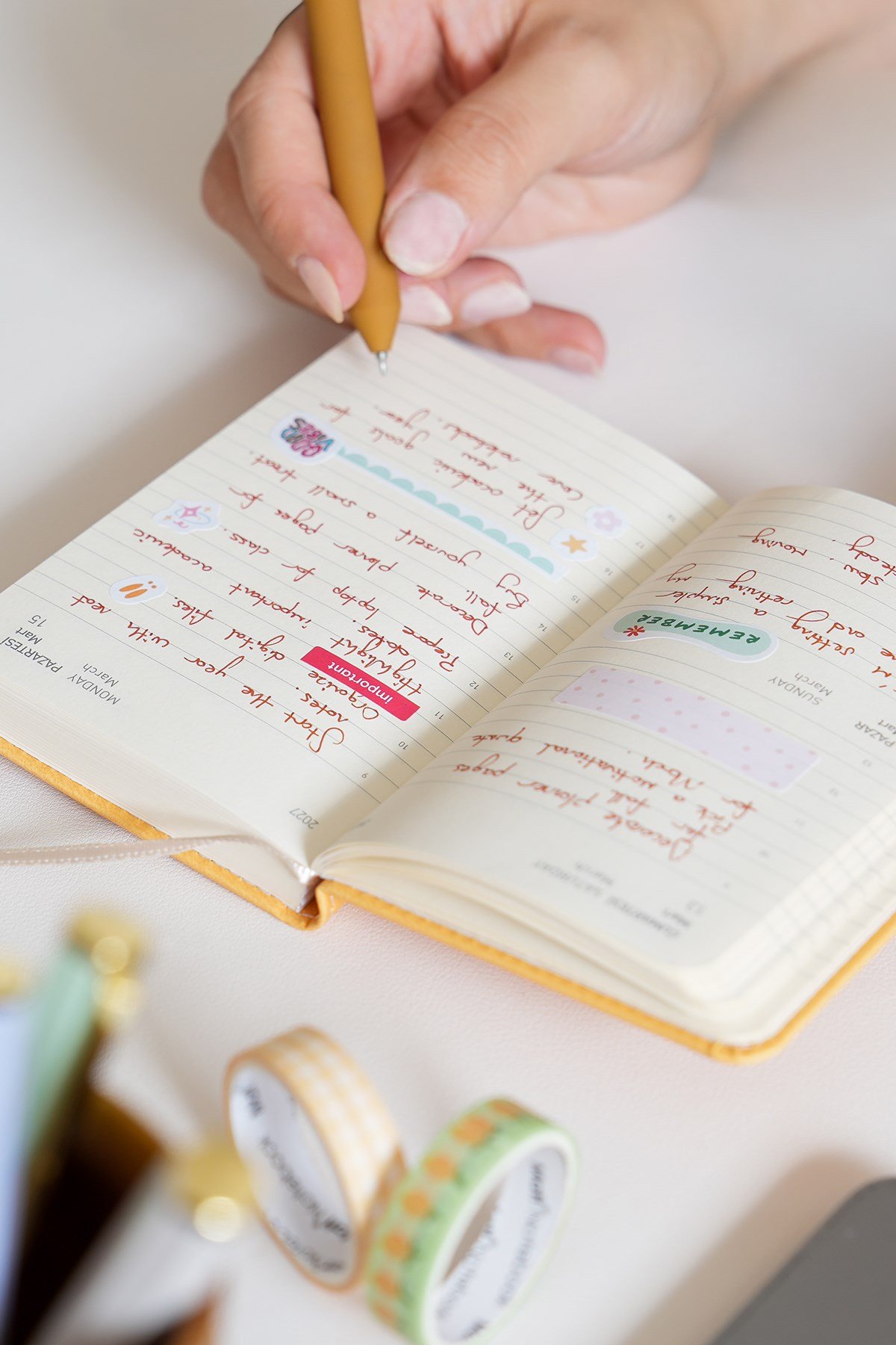 Matt Notebook 2027 Yılı Lastikli Günlük Cep Ajandası 12 Aylık Sarı