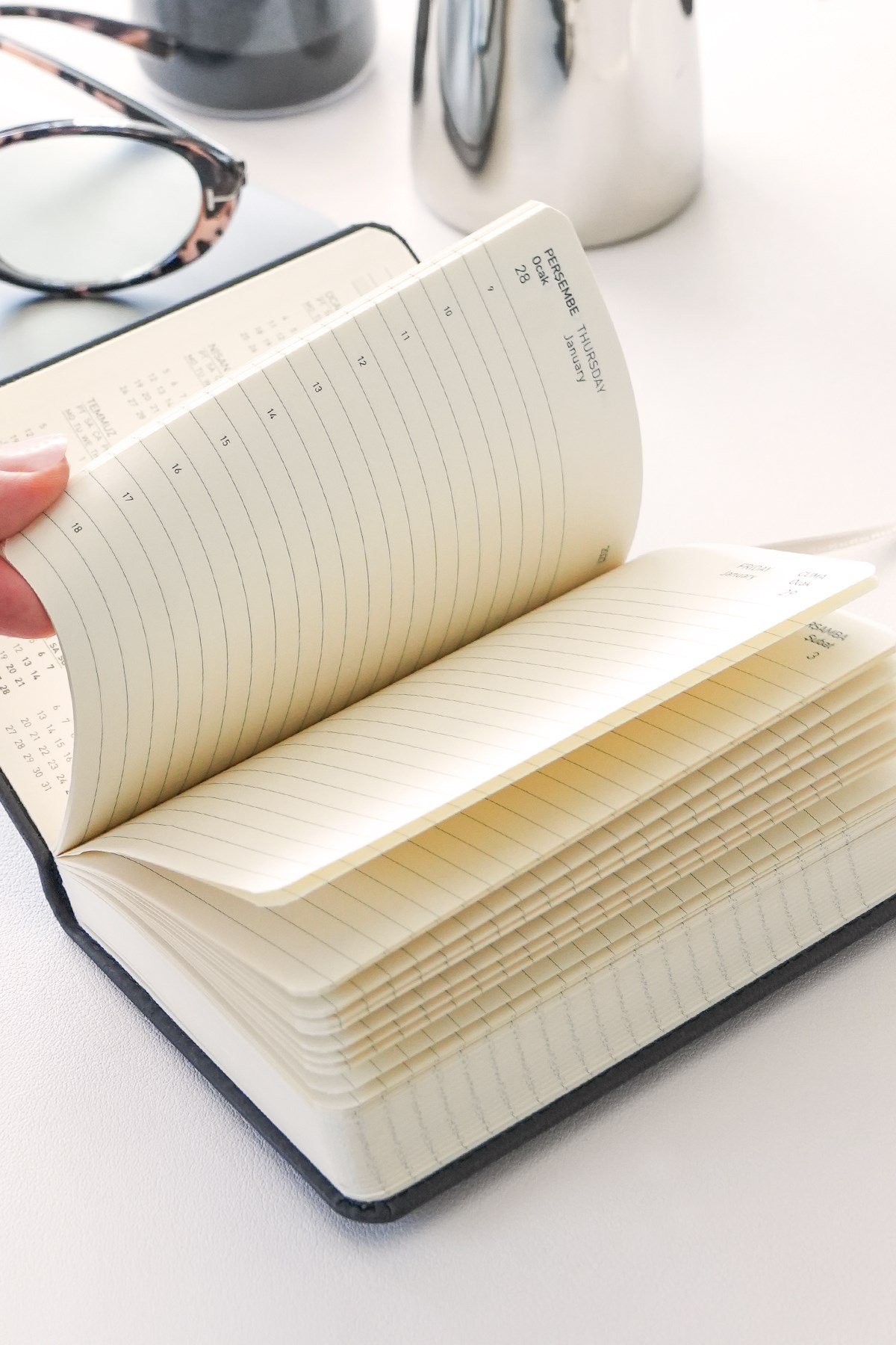 Matt Notebook 2027 Yılı Lastikli Günlük Cep Ajandası 12 Aylık Siyah