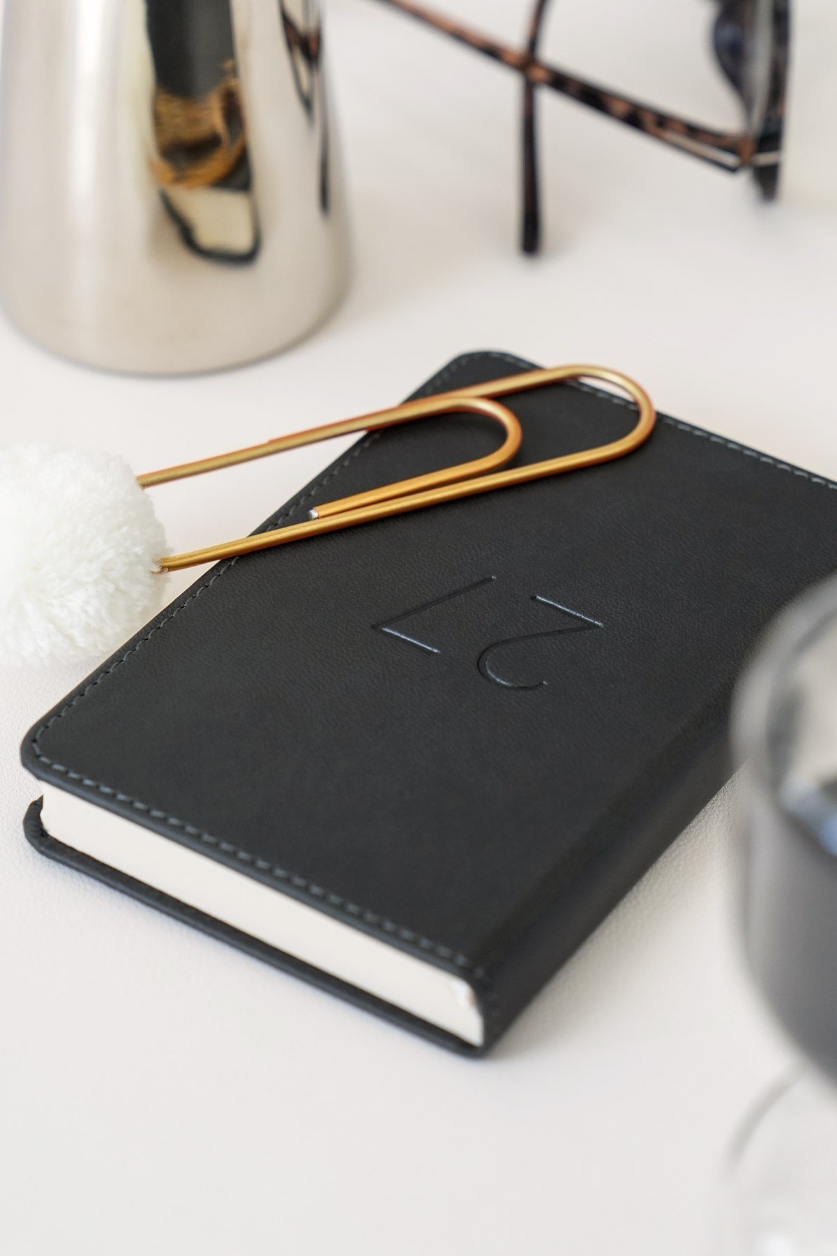 Matt Notebook 2027 Yılı Lastikli Günlük Cep Ajandası 12 Aylık Siyah