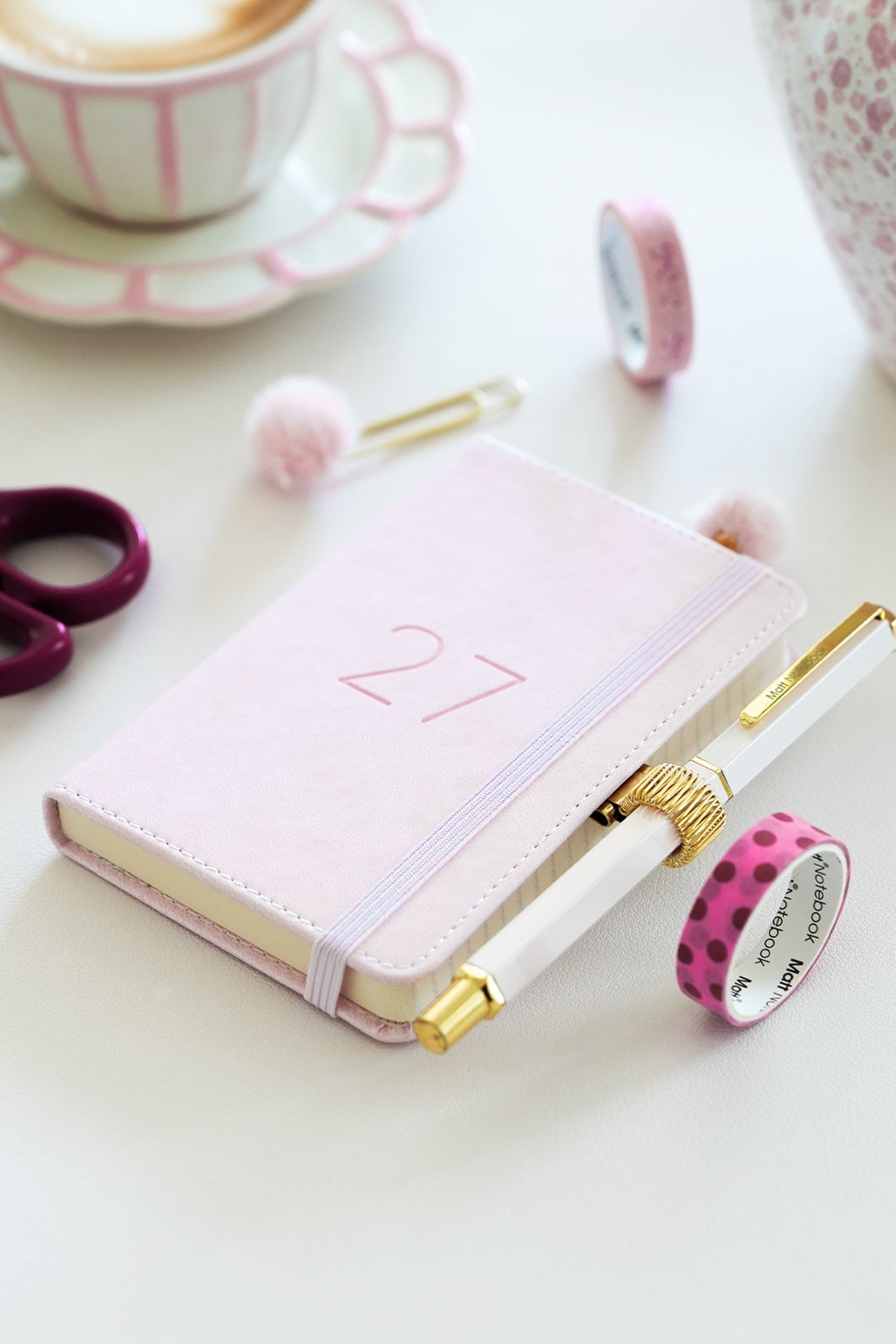 Matt Notebook 2027 Yılı Lastikli Günlük Cep Ajandası 12 Aylık Pembe
