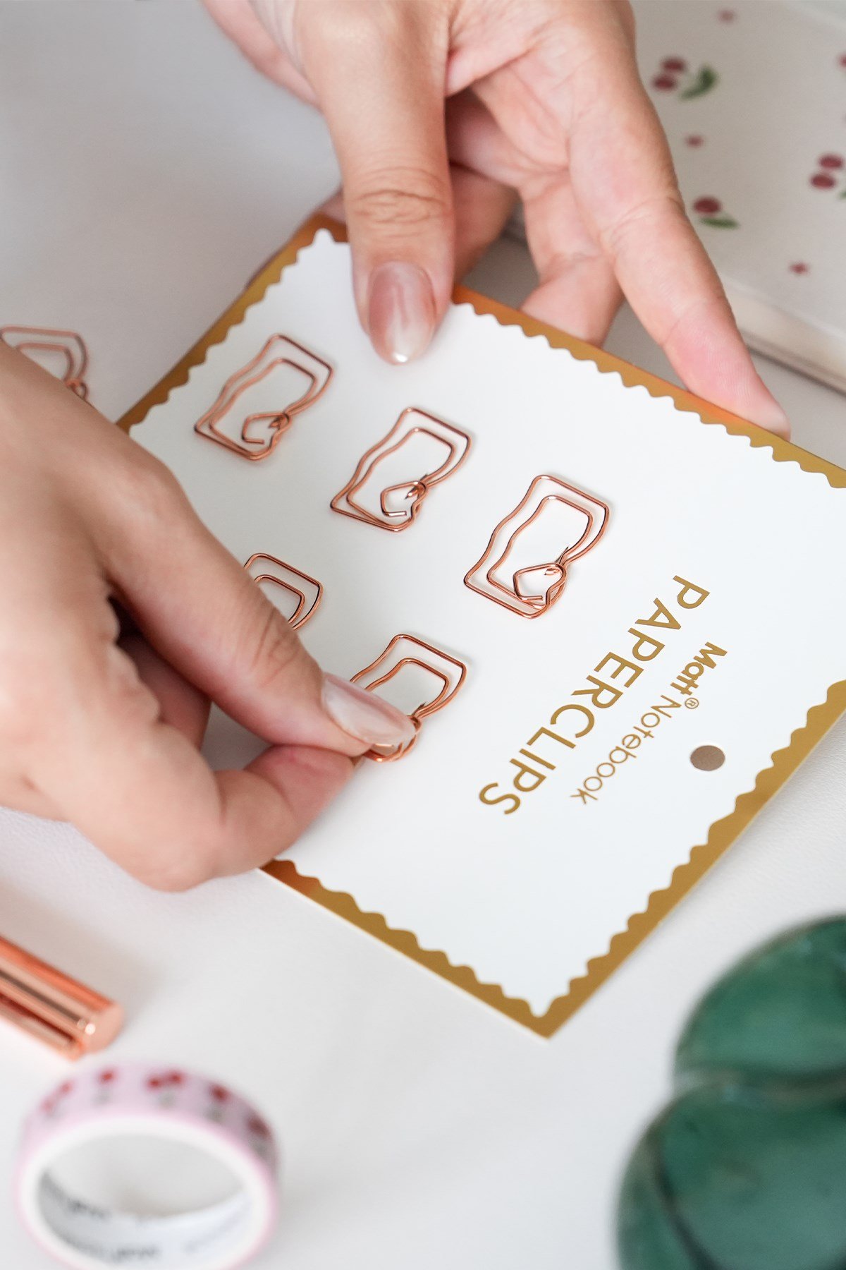 Matt Notebook 6'lı Kalpli Kitap Şekilli Metal Ataş Seti - Bronz
