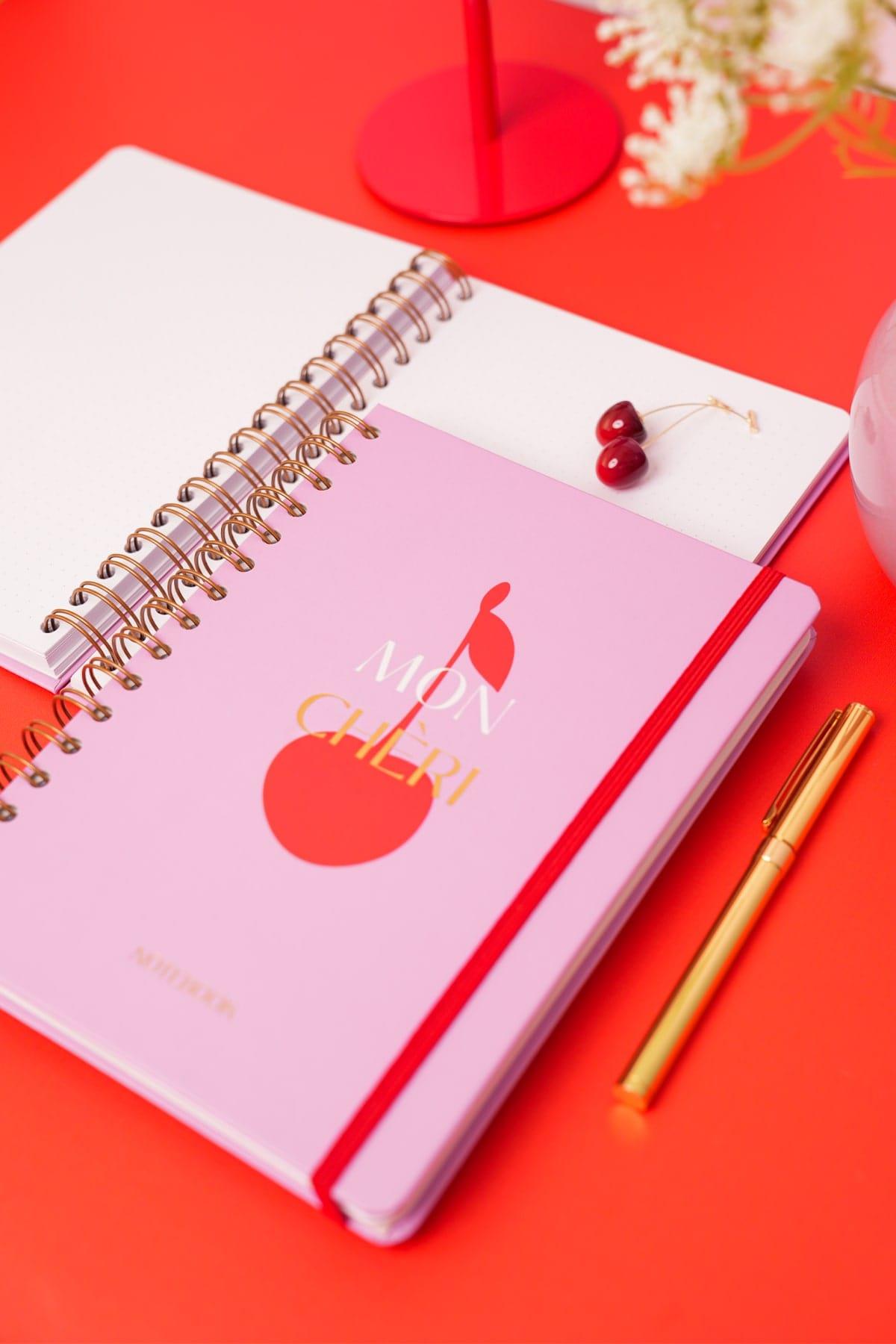 Matt Notebook A5 15x21 cm Spiralli Lastikli Noktalı Tarihsiz Not Defteri Kiraz