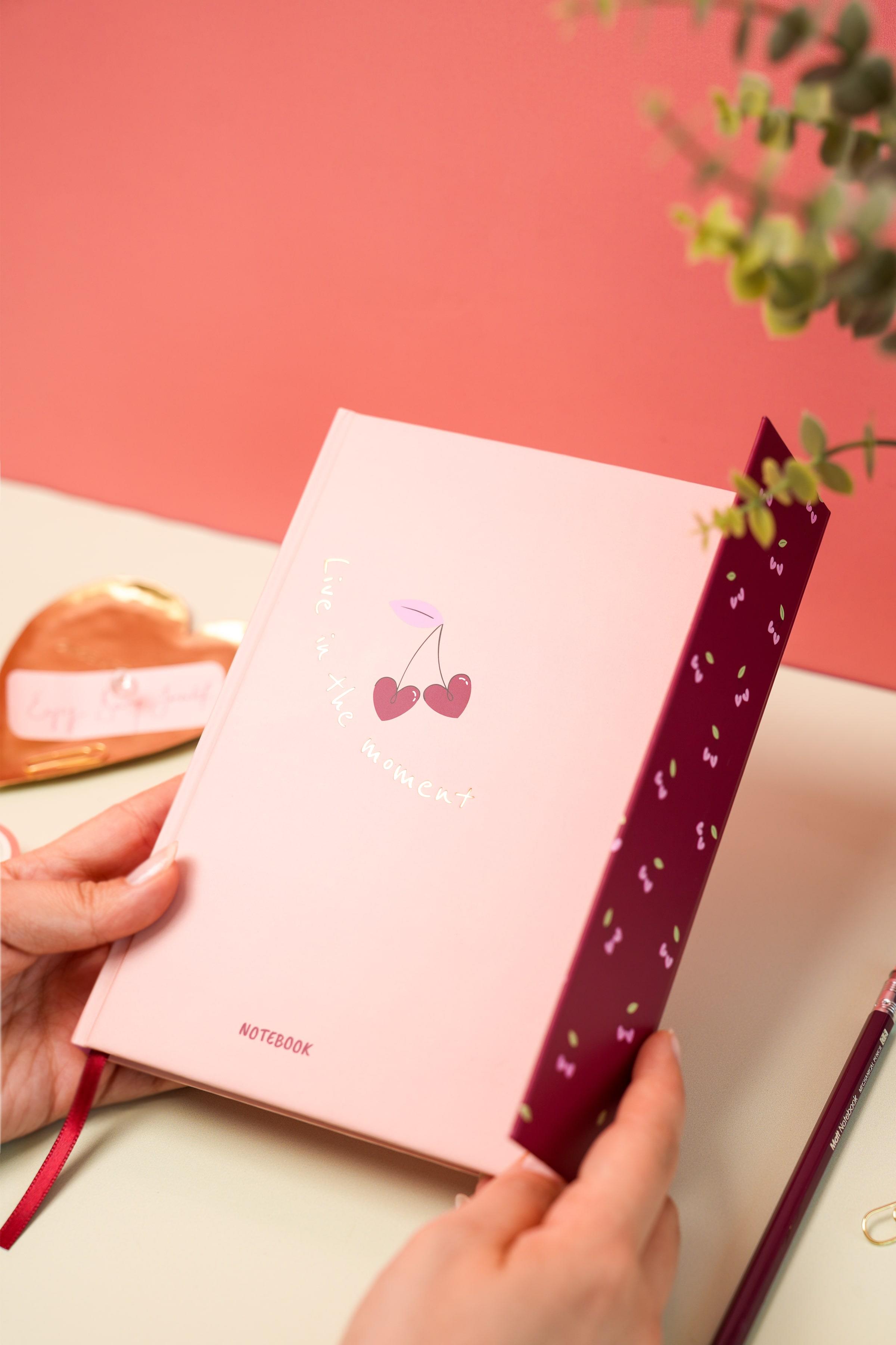 Matt Notebook A5 15x21 Mıknatıslı Kapak Defter Çizgili Kiraz