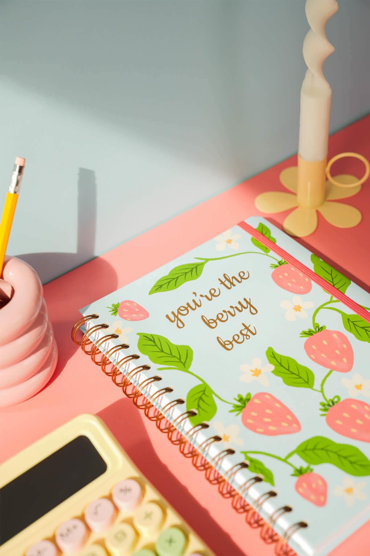 Matt Notebook B5 17x24 cm Spiralli Lastikli Noktalı Tarihsiz Not Defteri Çilek