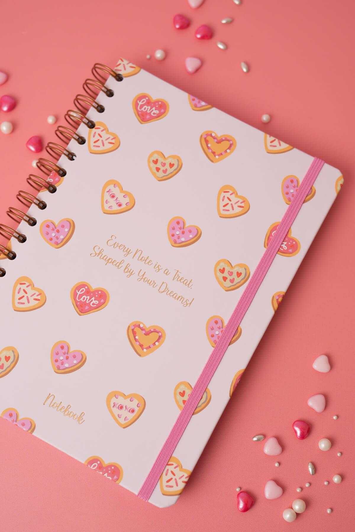 Matt Notebook B5 17x24 cm Spiralli Lastikli Kareli Tarihsiz Not Defteri Kalp Kurabiyeler