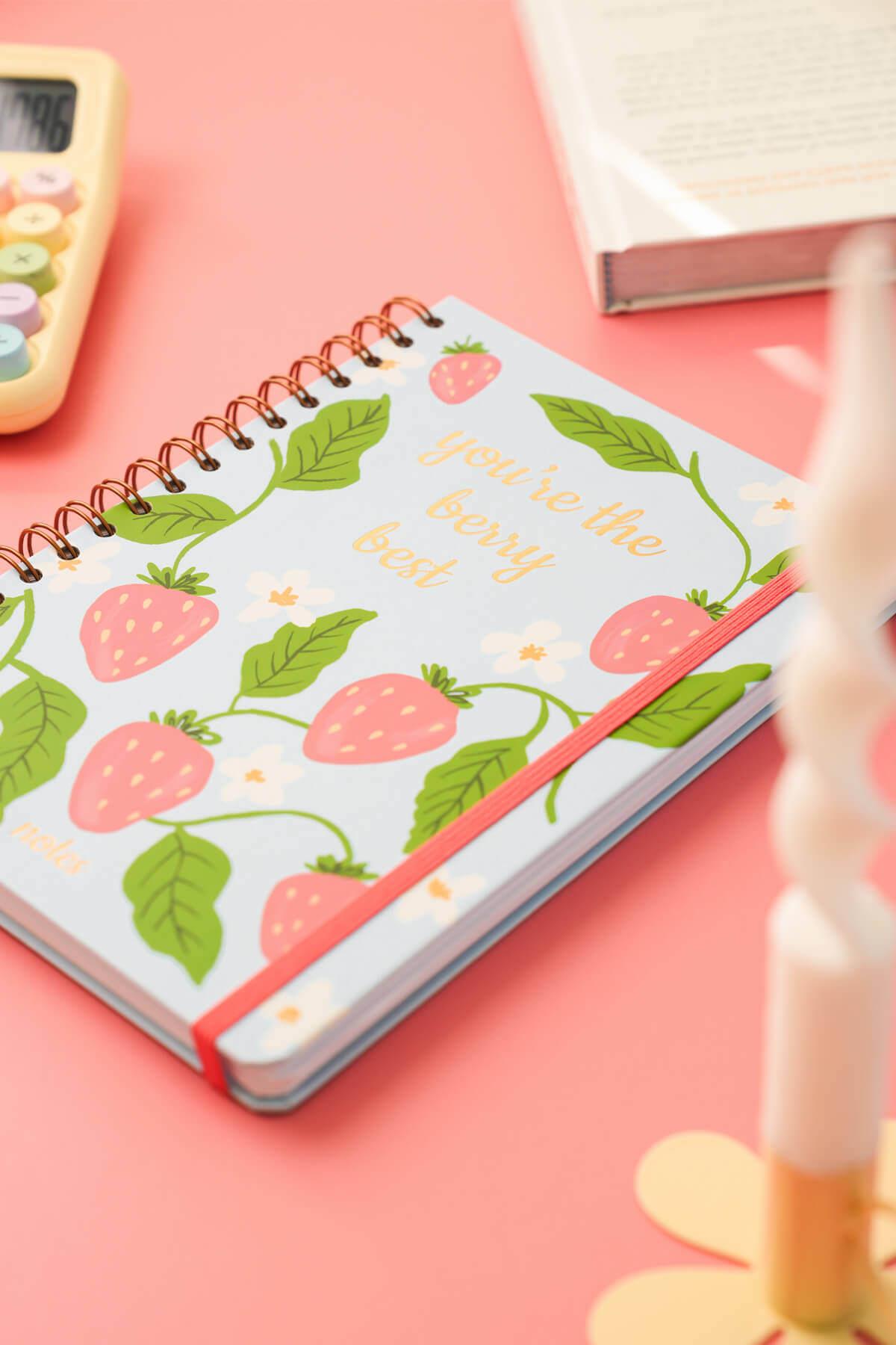 Matt Notebook B5 17x24 cm Spiralli Lastikli Noktalı Tarihsiz Not Defteri Çilek