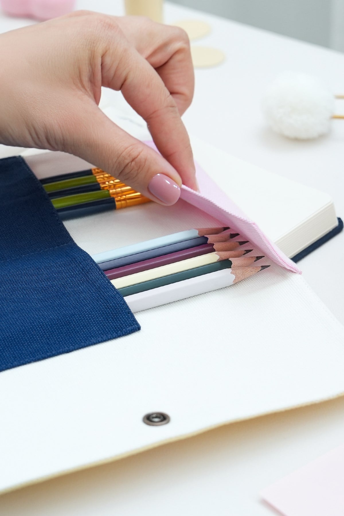 Matt Notebook Kanvas Kalemlik – Makyaj Çantası Organizer ve Düzenleyici Sarı