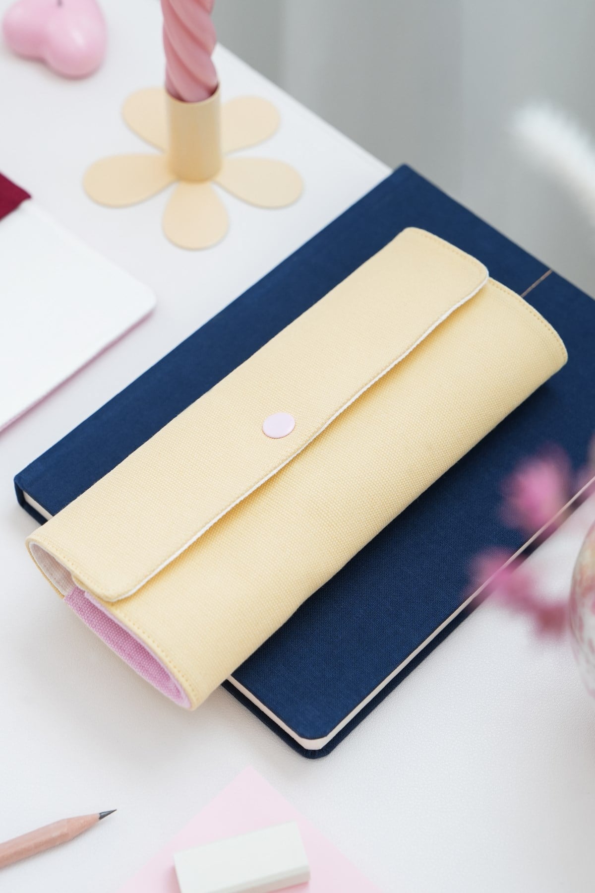 Matt Notebook Kanvas Kalemlik – Makyaj Çantası Organizer ve Düzenleyici Sarı