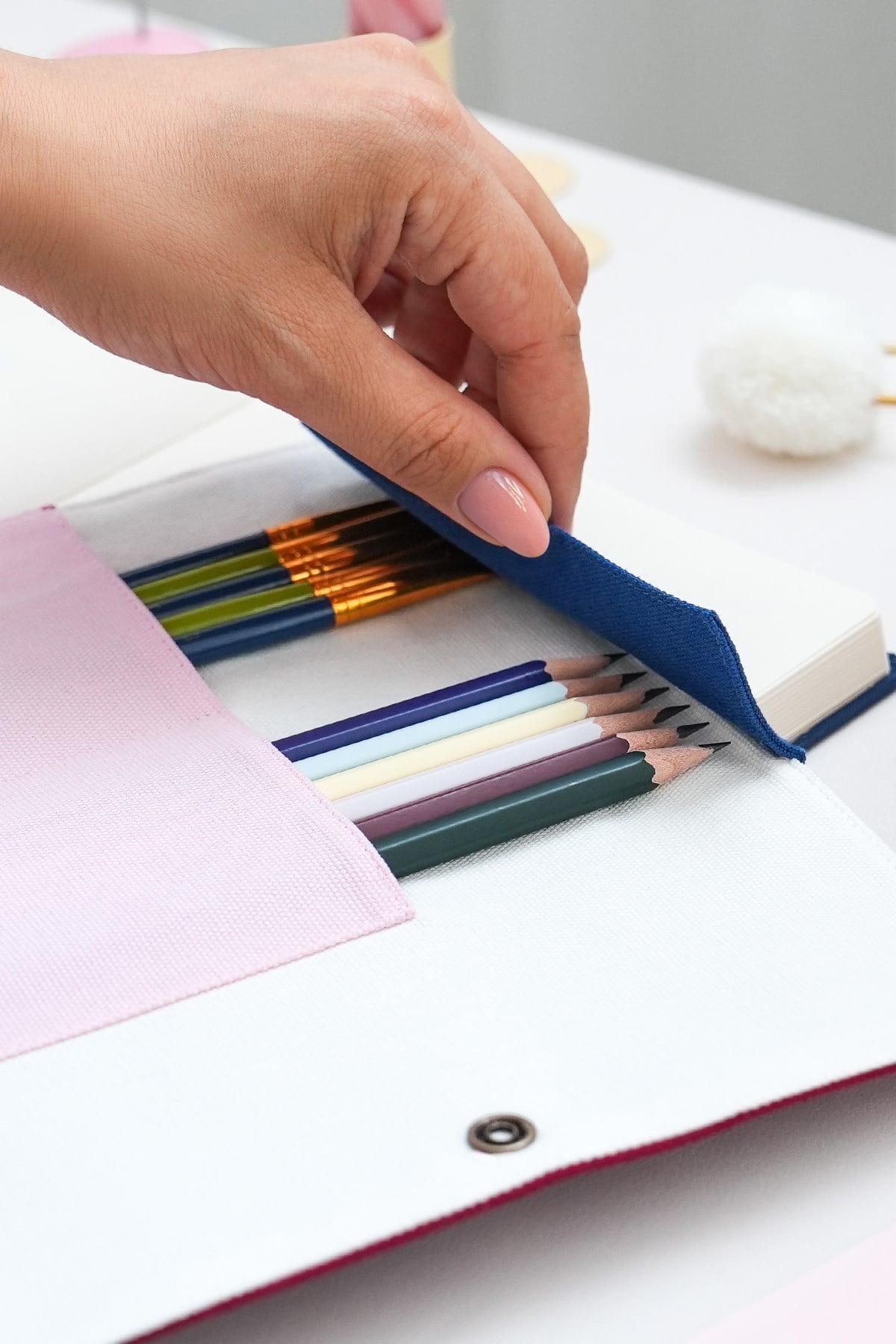 Matt Notebook Kanvas Kalemlik – Makyaj Çantası Organizer ve Düzenleyici Bordo