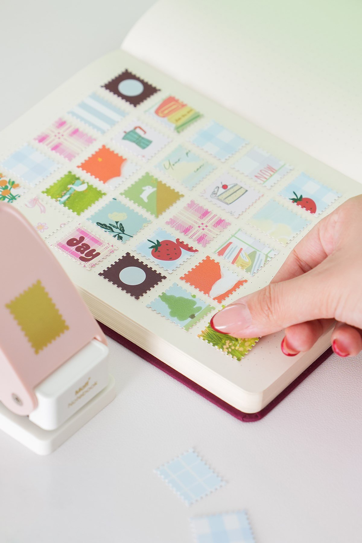 Matt Notebook Pul Şekilli Delgeç 2.1x2.5 cm Pembe